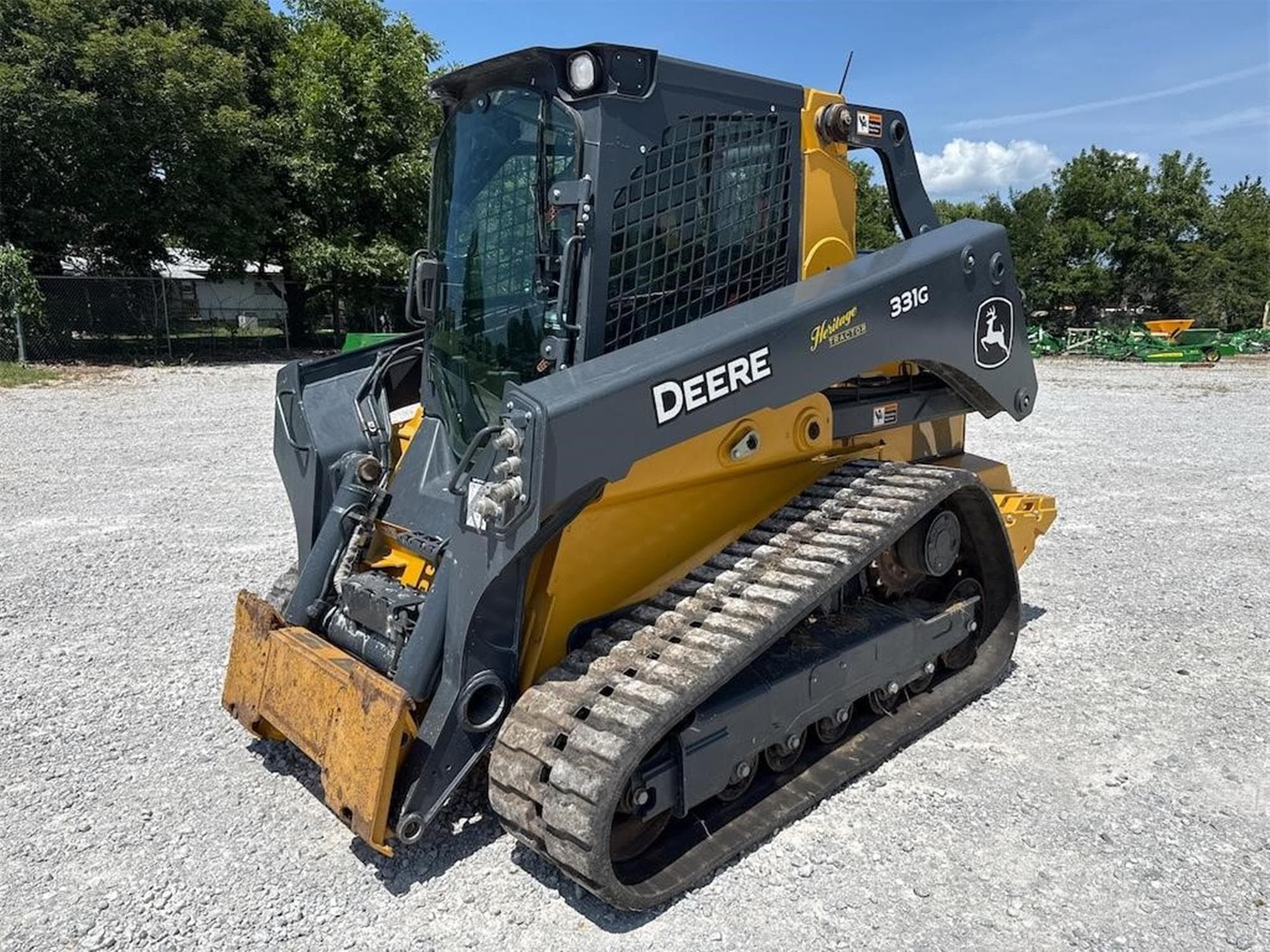 DEERE 331G MV8Ls4S.jpeg
