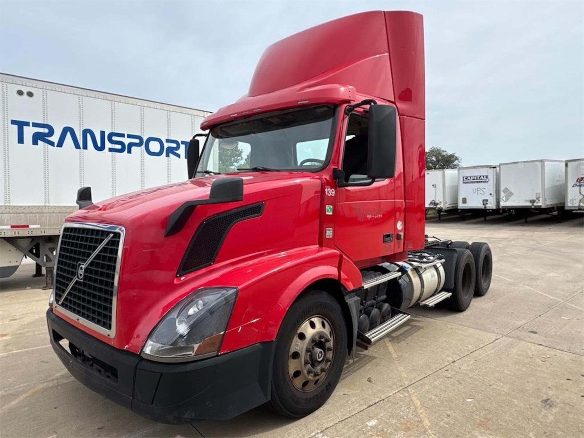 VOLVO VNL64T300 bf7Dnen.jpeg