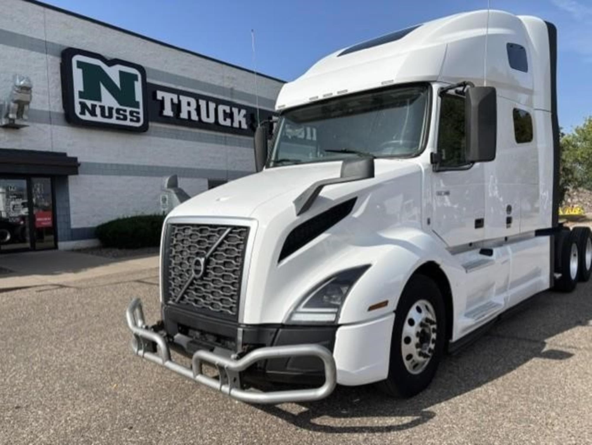 VOLVO VNL64T760 ENY7hcU.jpeg