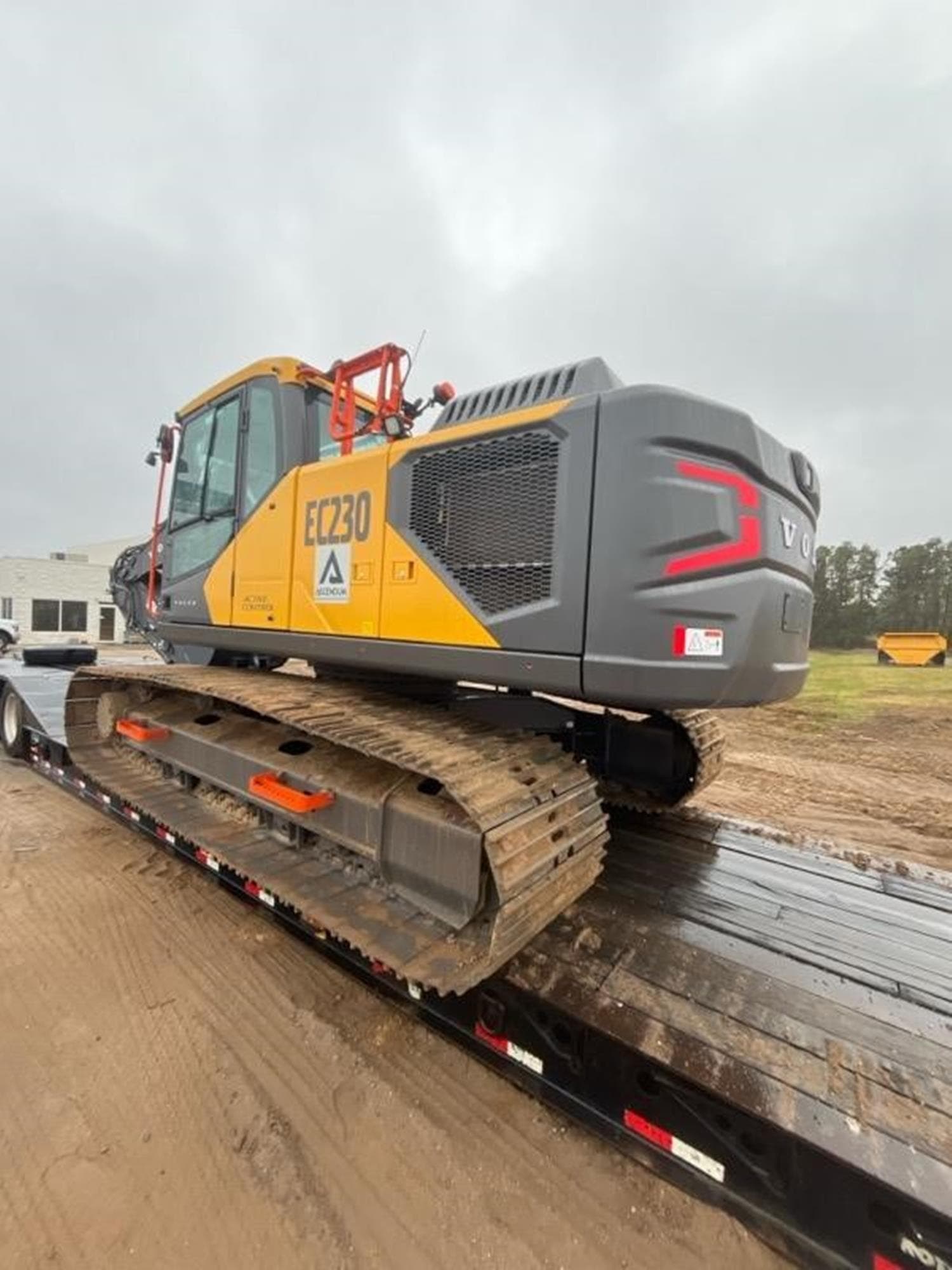 VOLVO EC230 bgG8fG0.jpeg