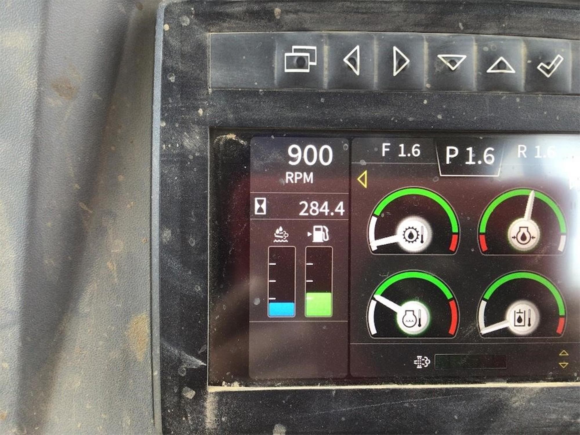 DEERE 700L LGP xSskyPI.jpeg