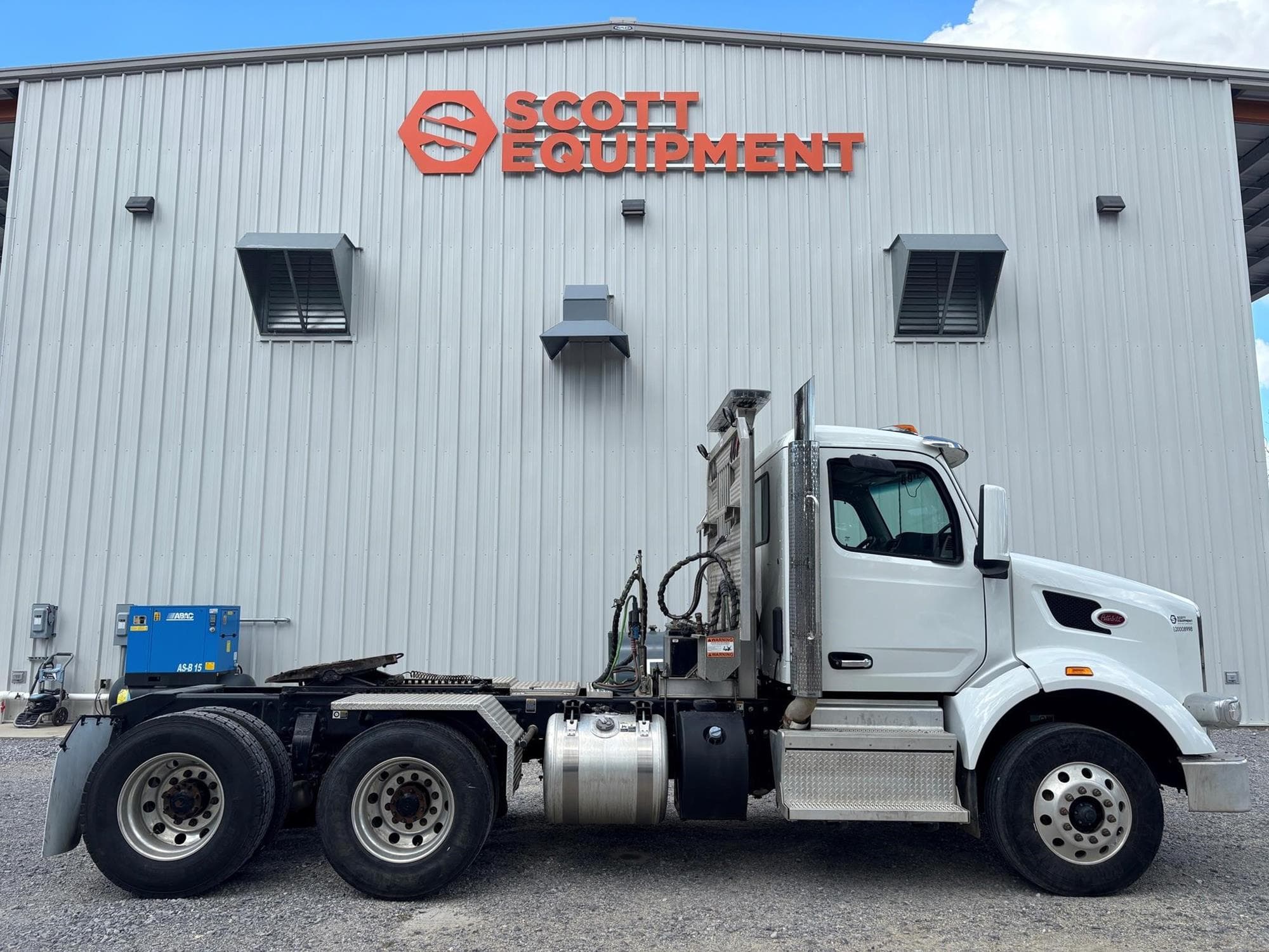 PETERBILT 567 4inaVlP.jpeg