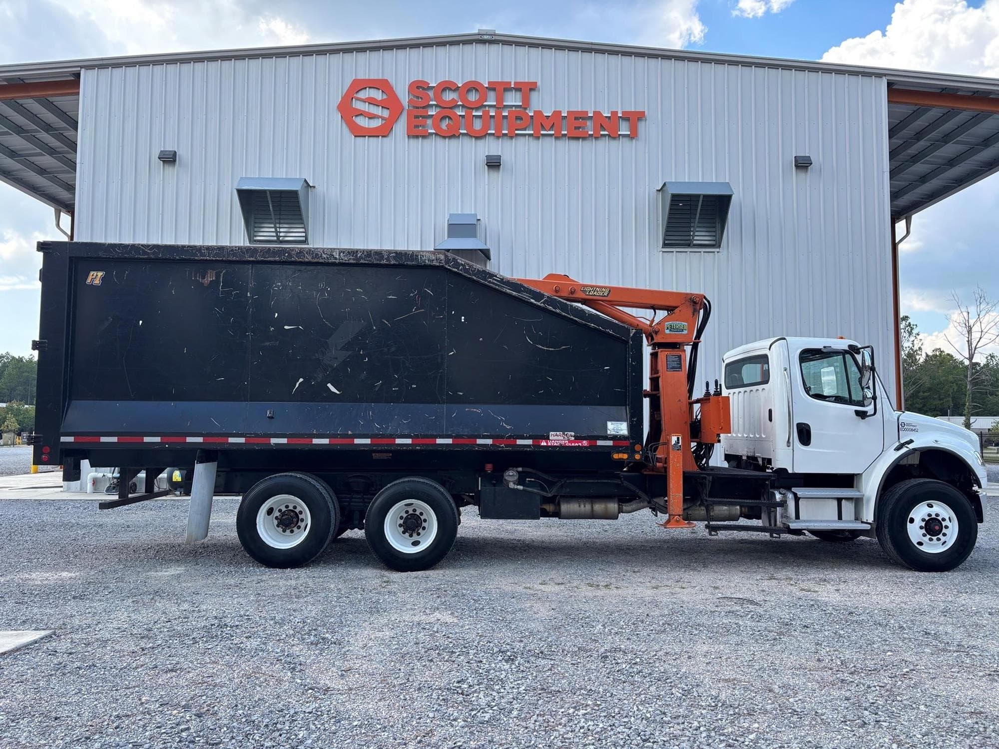FREIGHTLINER BUSINESS CLASS M2 106 GEk%2b8.jpeg