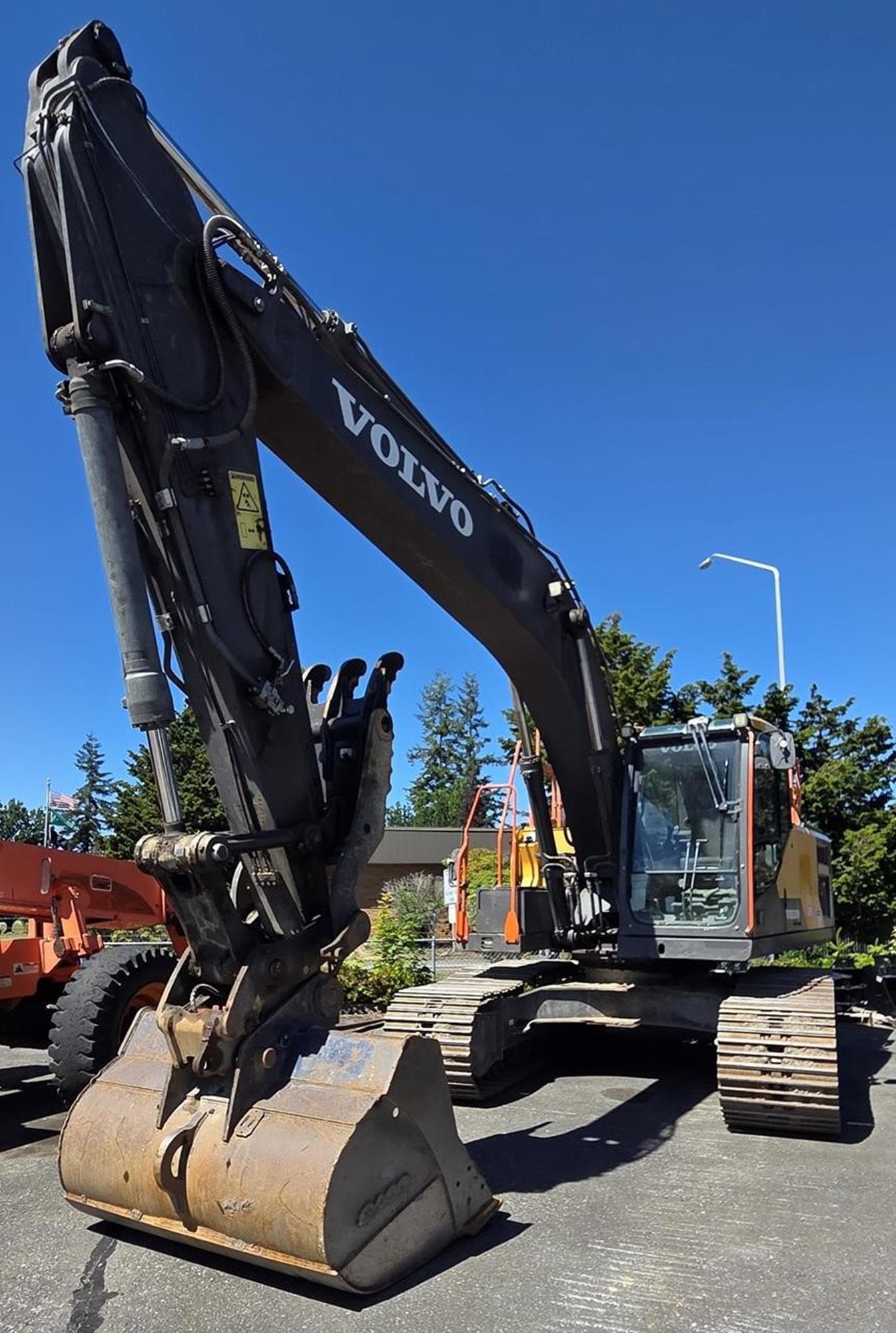 VOLVO EC200EL TZmSCPH.jpeg
