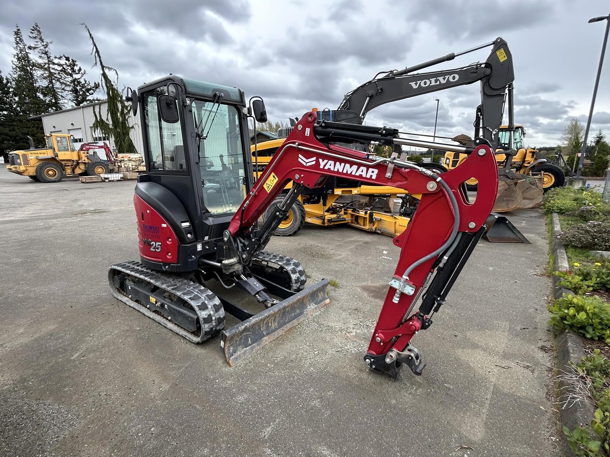 YANMAR VIO25-6B dn%2bBg.jpeg