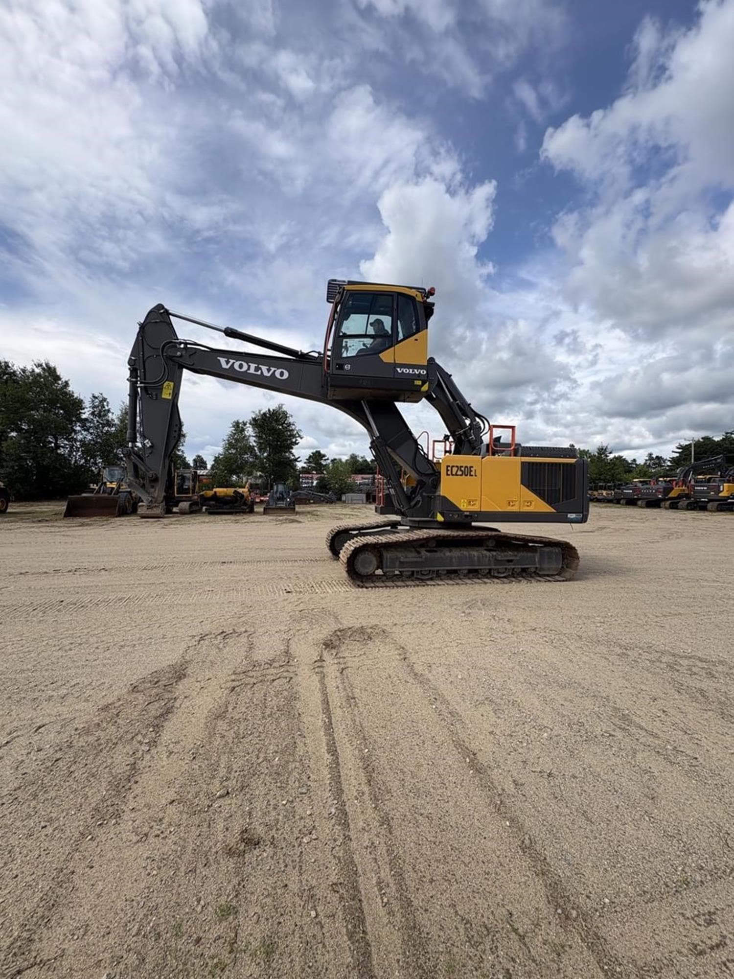VOLVO EC250EL 2faeYQg.jpeg