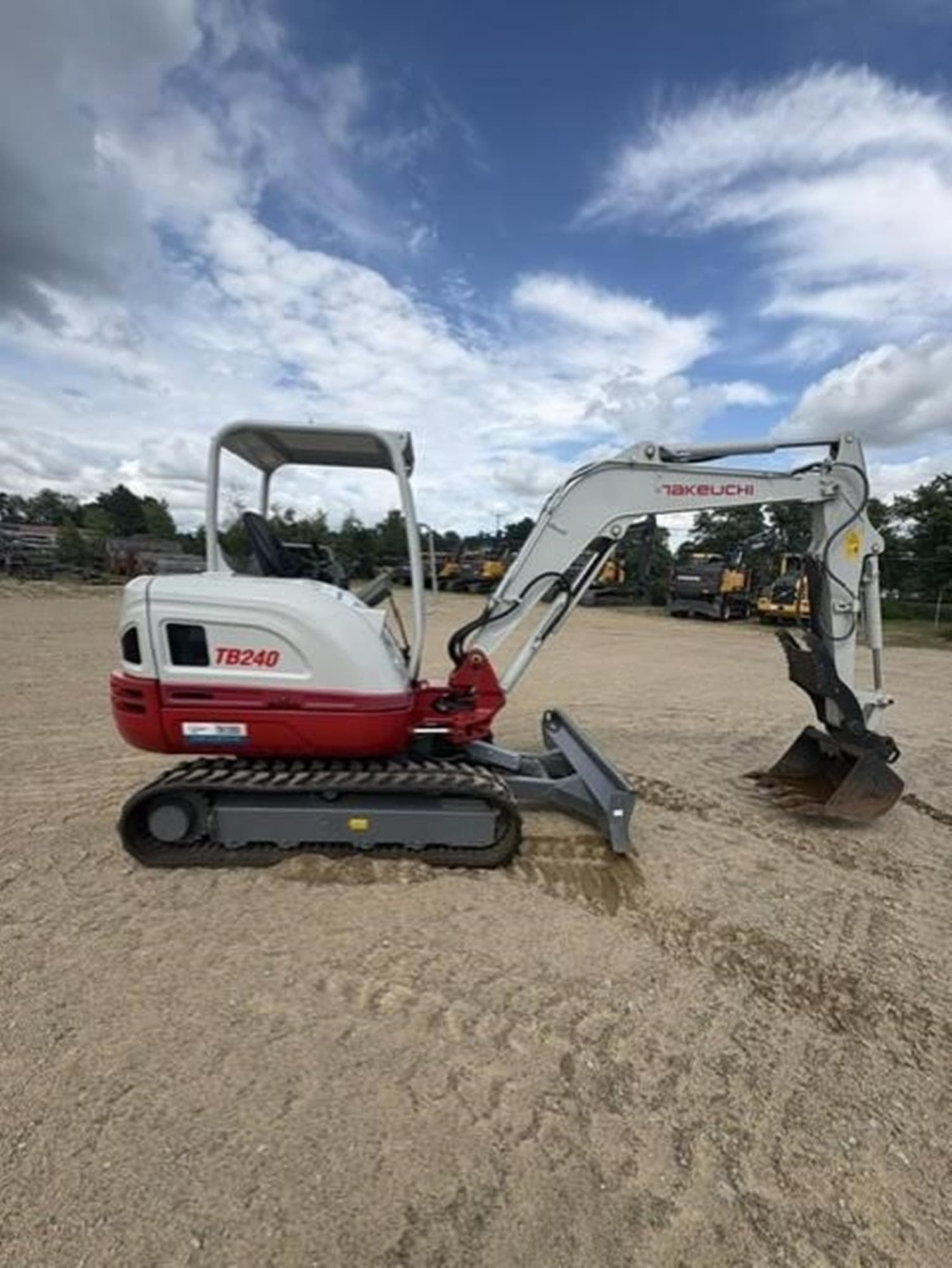 TAKEUCHI TB240 EEK892Q.jpeg