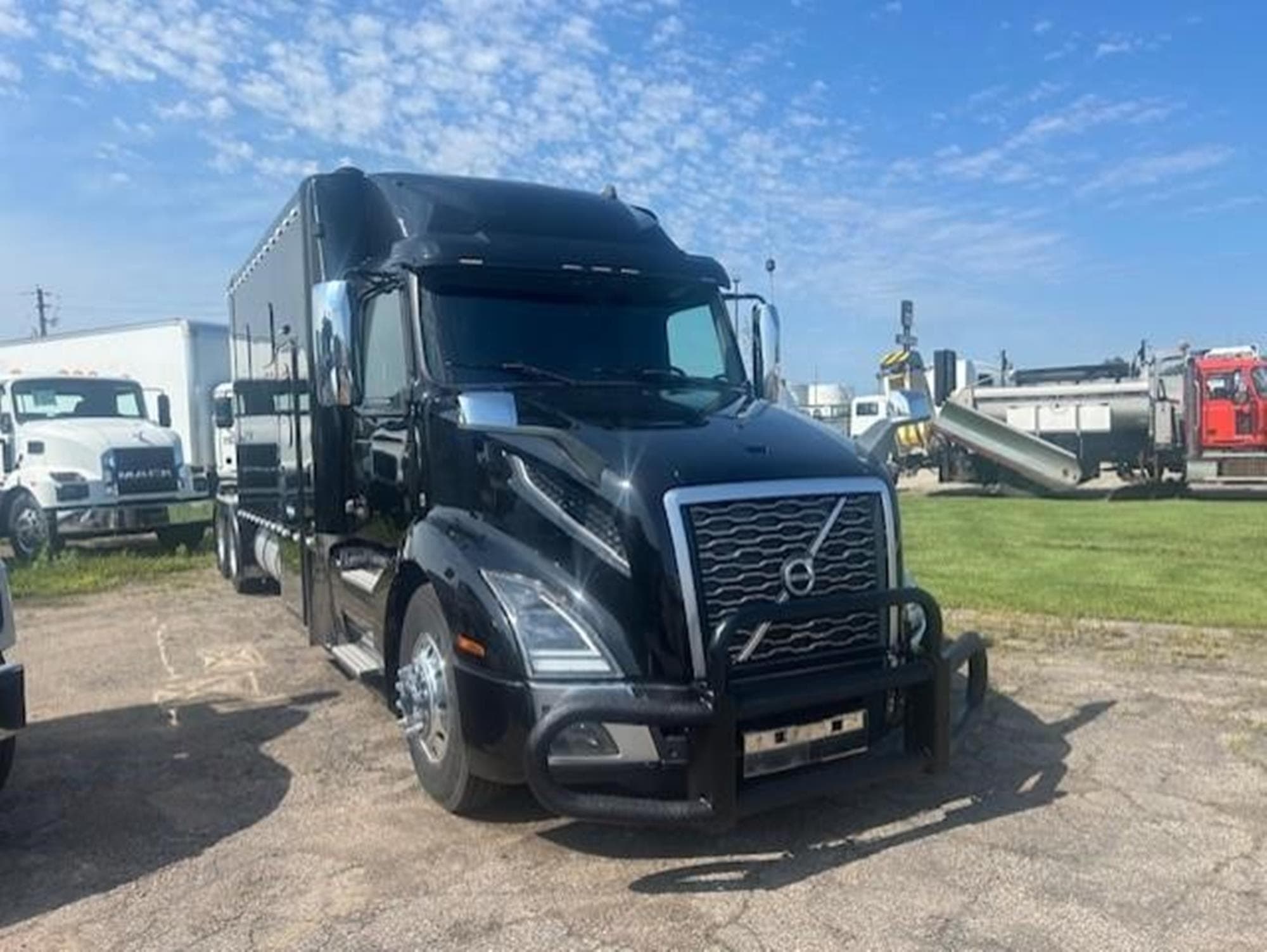 VOLVO VNL64T300 V%2buTk.jpeg