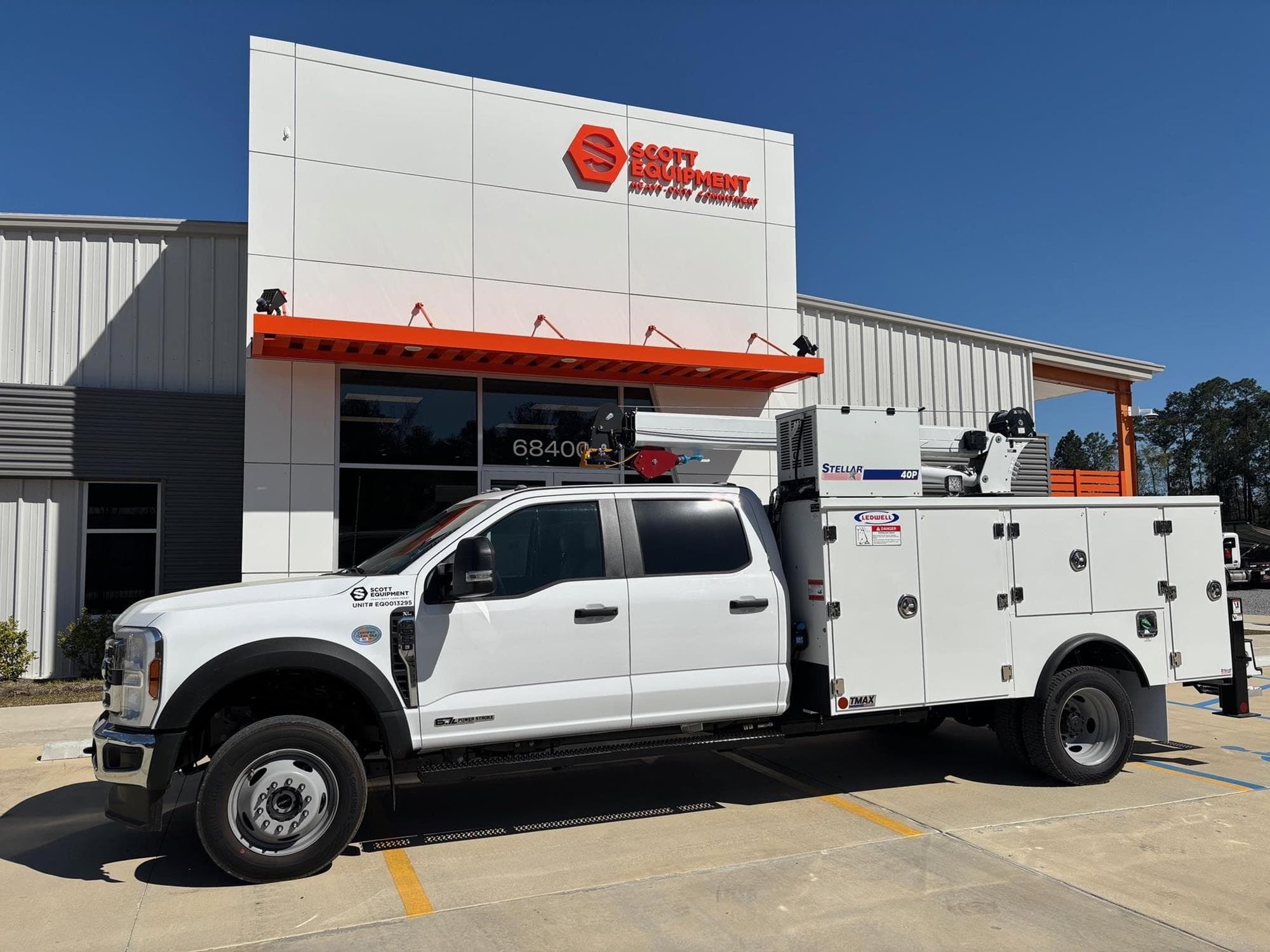 FORD F550 V%2bYJ3.jpeg
