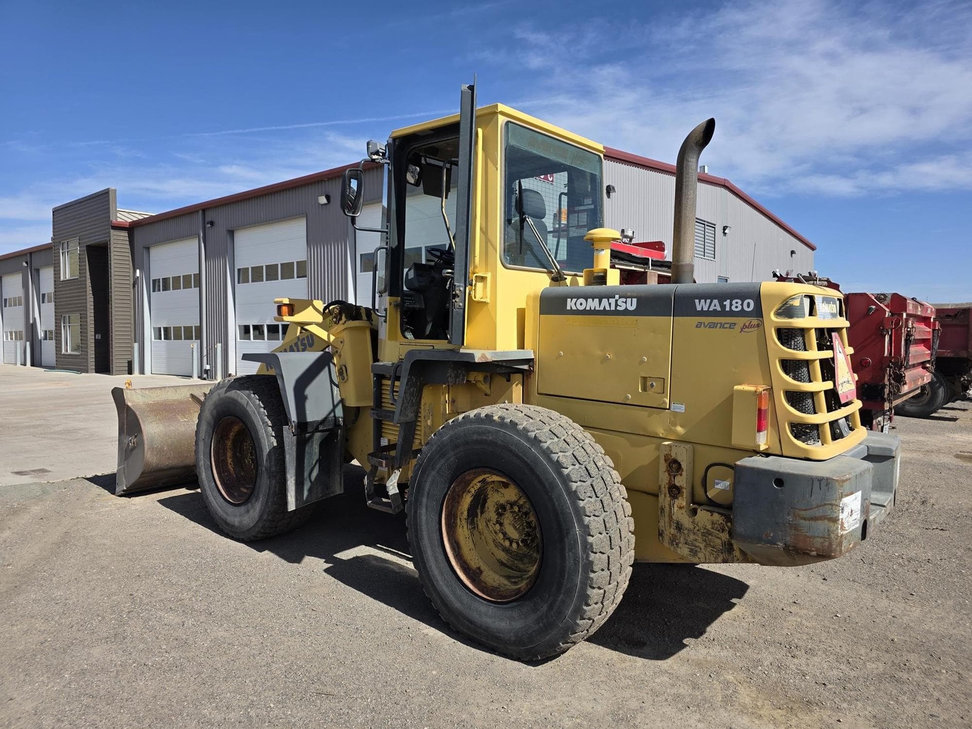 KOMATSU WA180-3 GZpGStY.jpeg