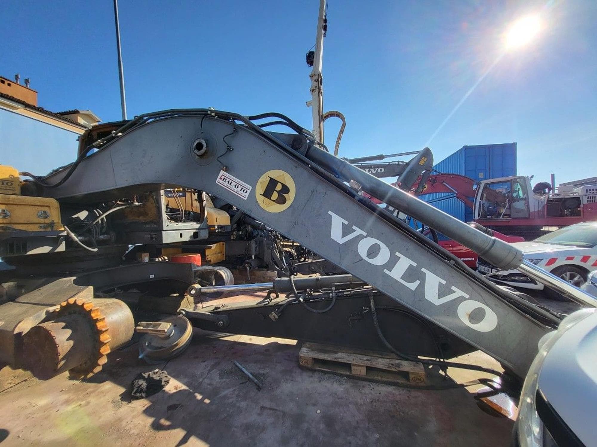 Volvo_excavator_boom_14606854_Balavto_2.jpg