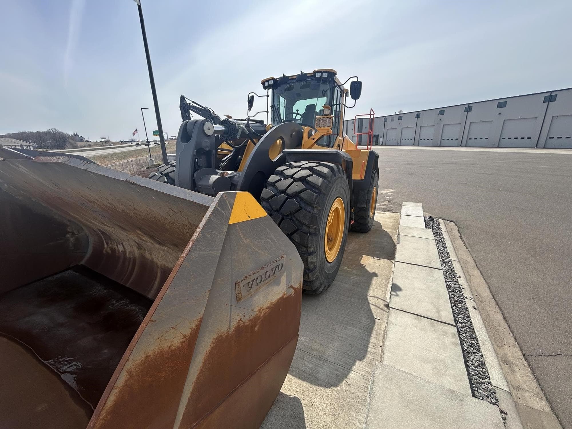 VOLVO L260H ZhRhF5Z.jpeg