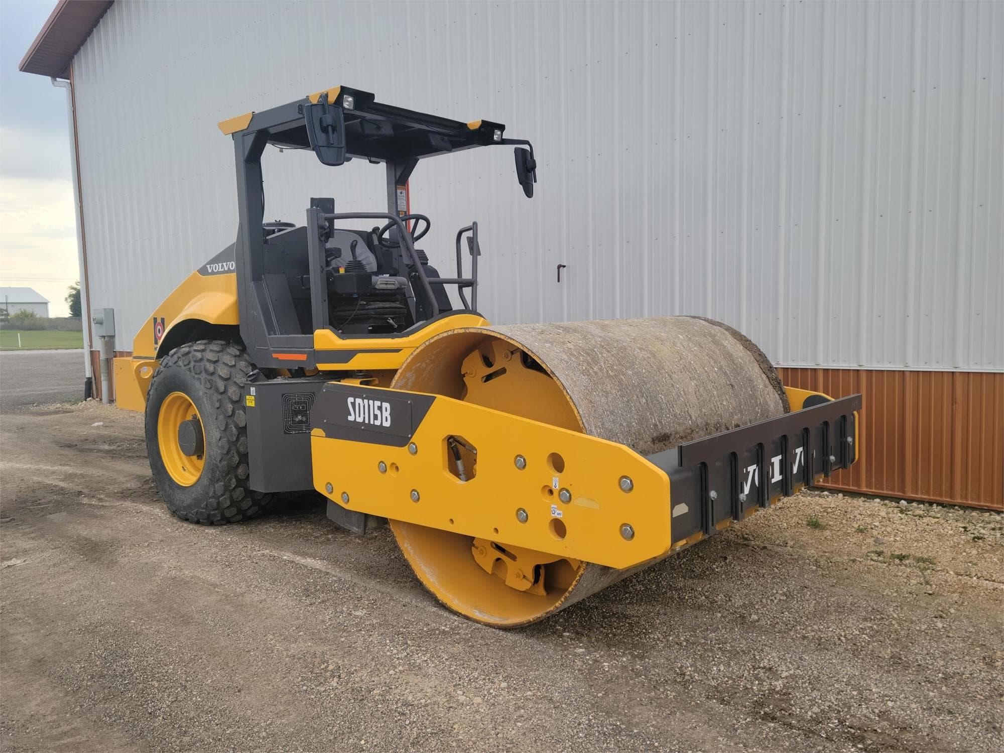 VOLVO SD115B vjBky24.jpeg