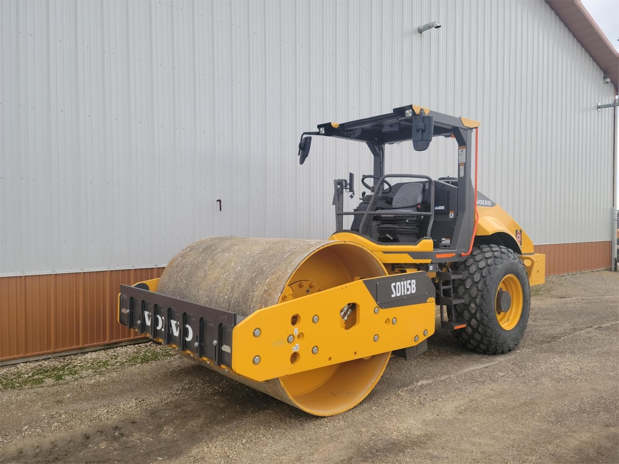 VOLVO SD115B k8%2f15.jpeg