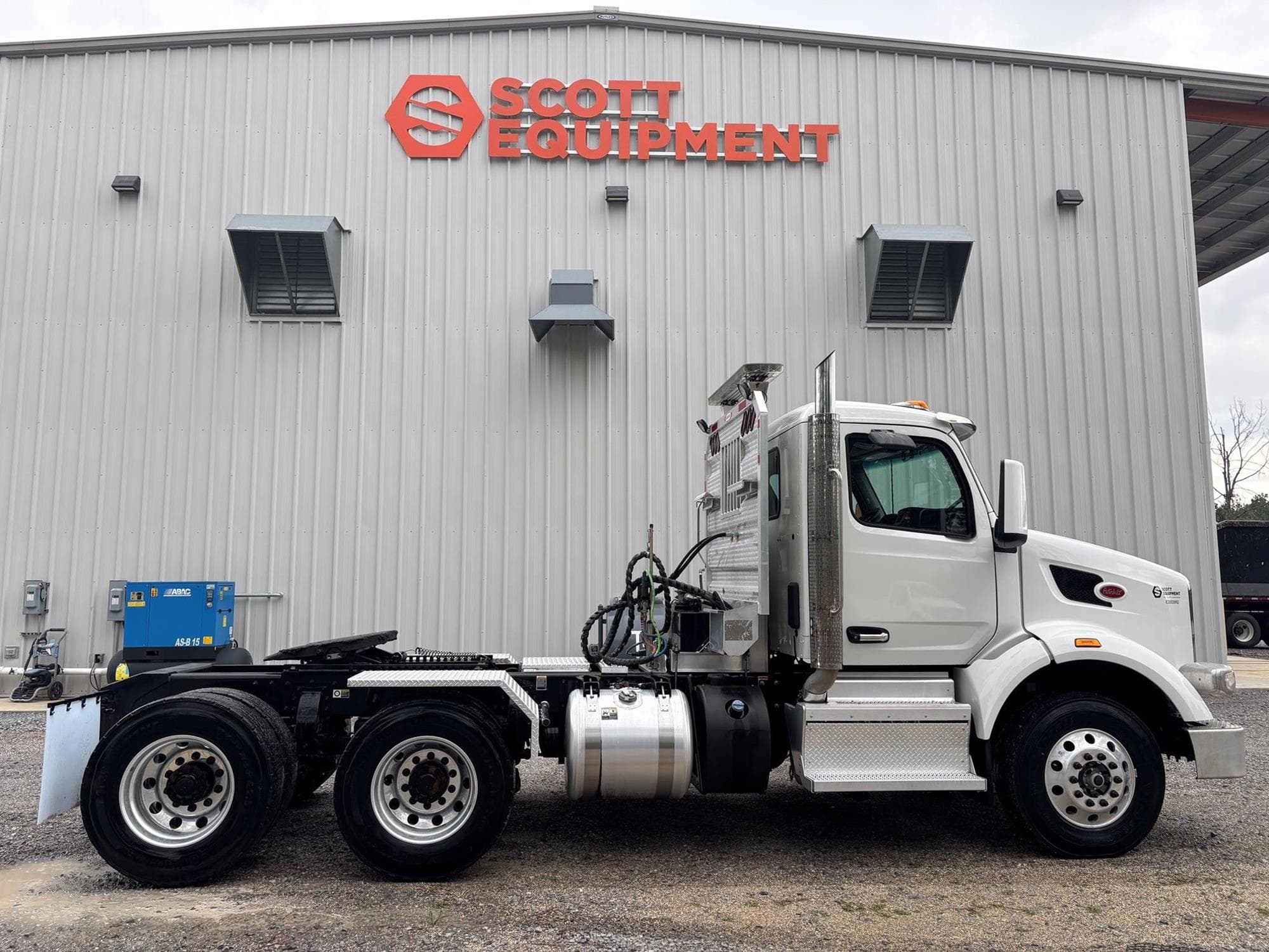 PETERBILT 567 sya0dkE.jpeg