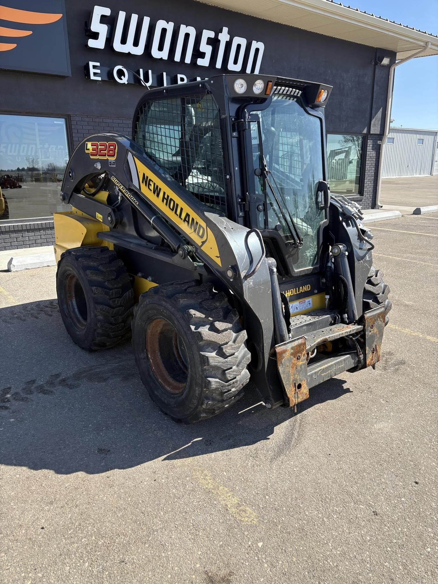 NEW HOLLAND L328 xKmIZoo.jpeg
