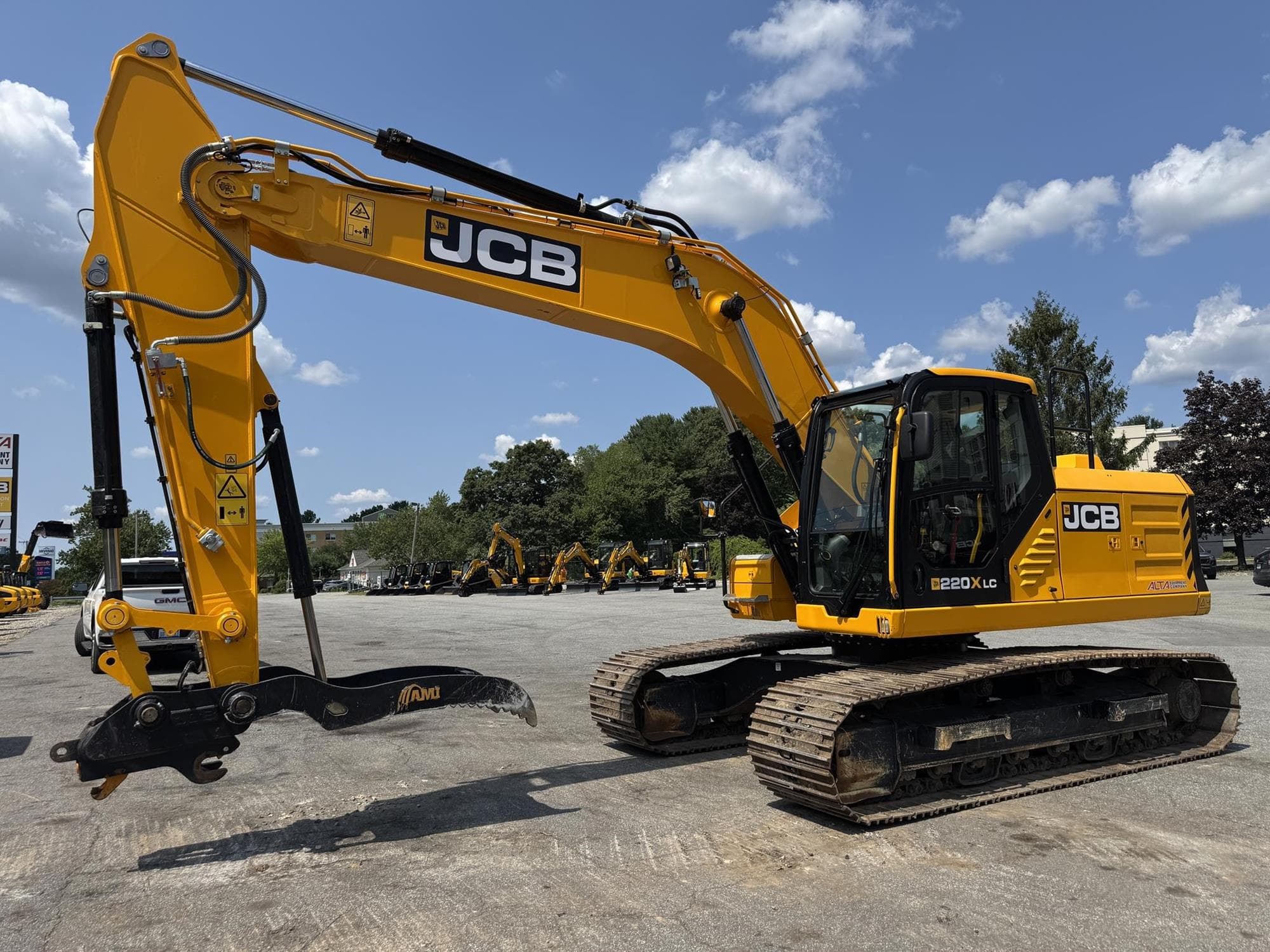 JCB 220X VcQMoXL.jpeg