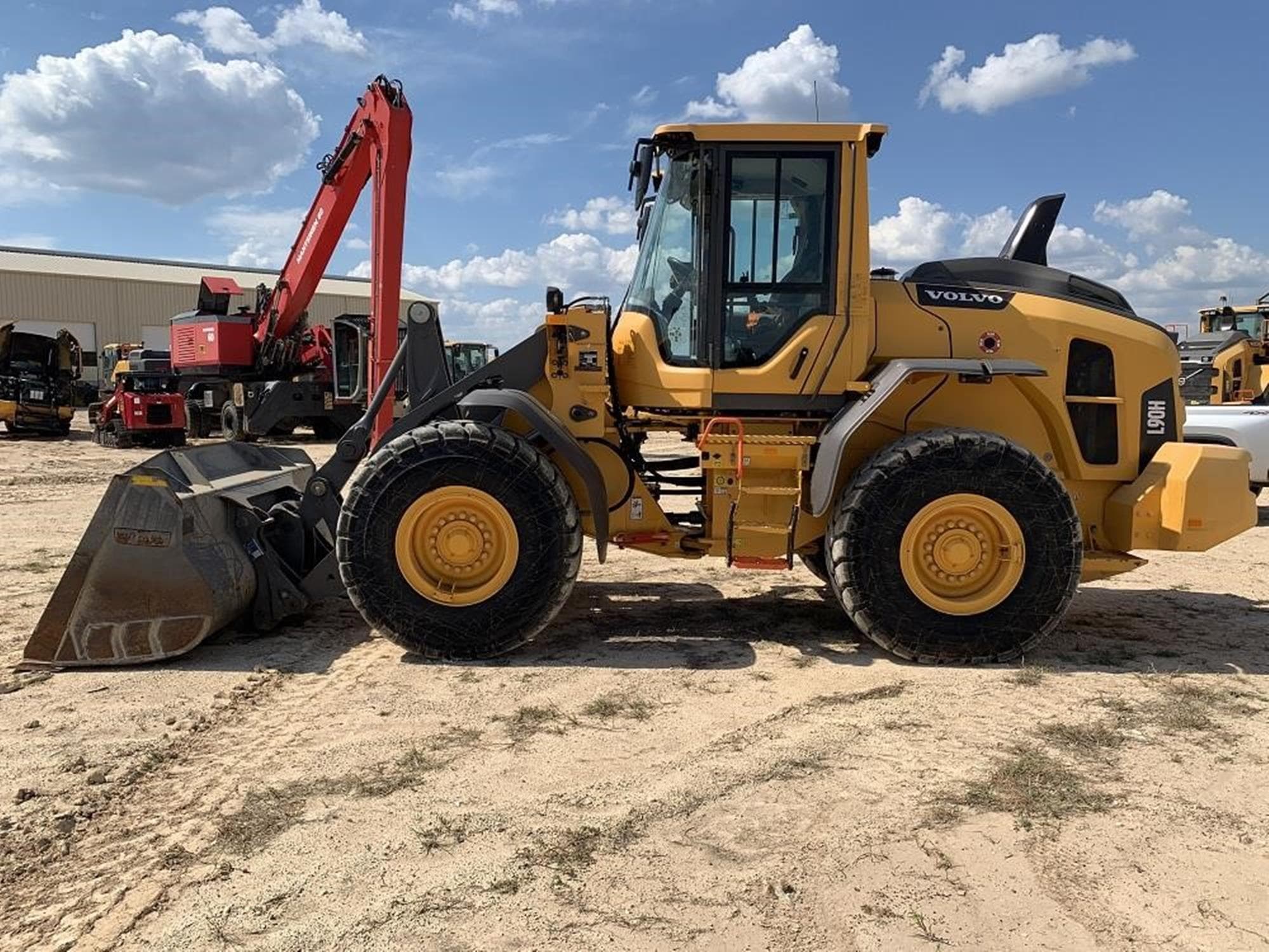VOLVO L90H WU428eN.jpeg