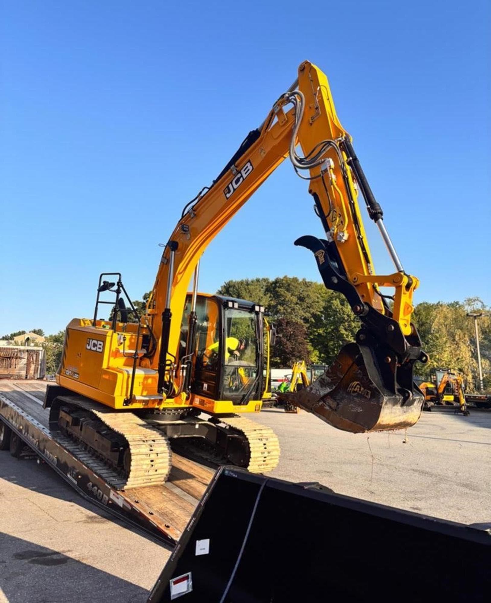 JCB 131X L SV 1YHZLmo.jpeg