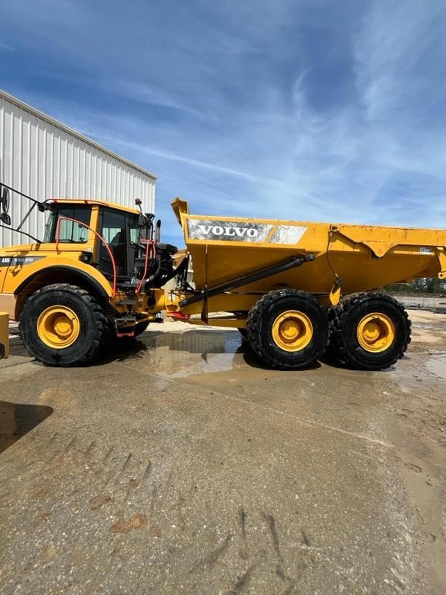 VOLVO A30G uM4K01X.jpeg
