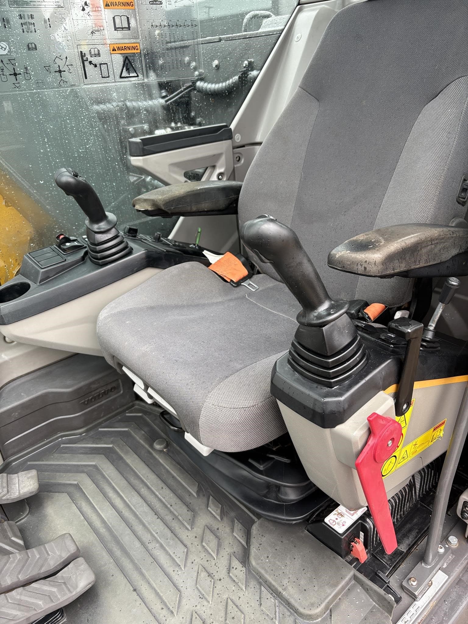 VOLVO ECR145EL UKZ7Dro.jpeg