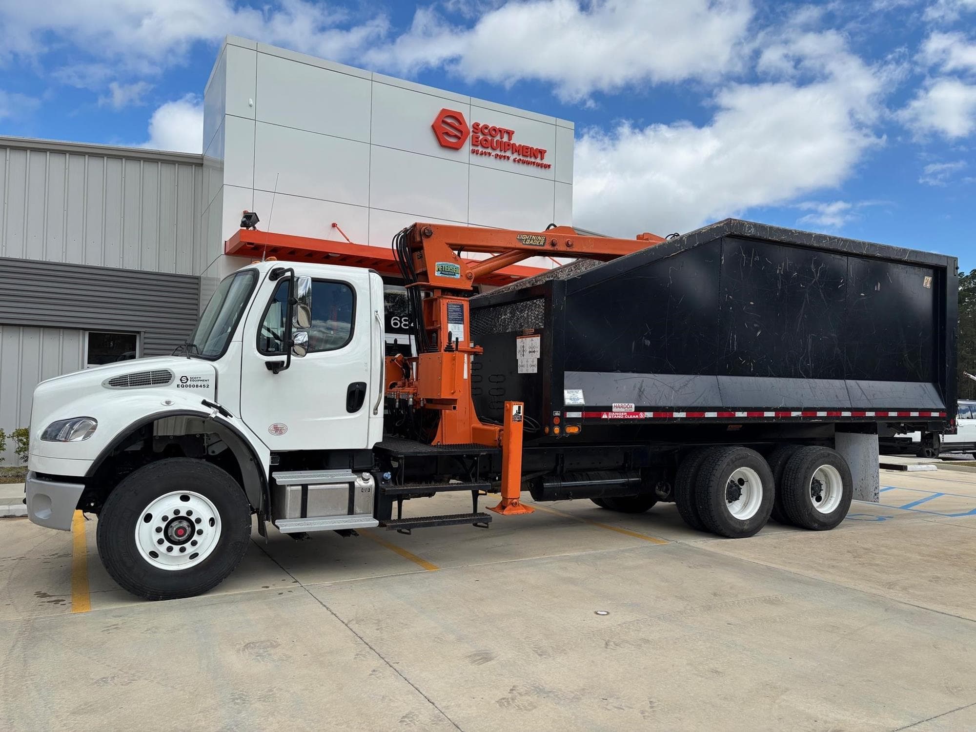 FREIGHTLINER BUSINESS CLASS M2 106 XIYF4nc.jpeg