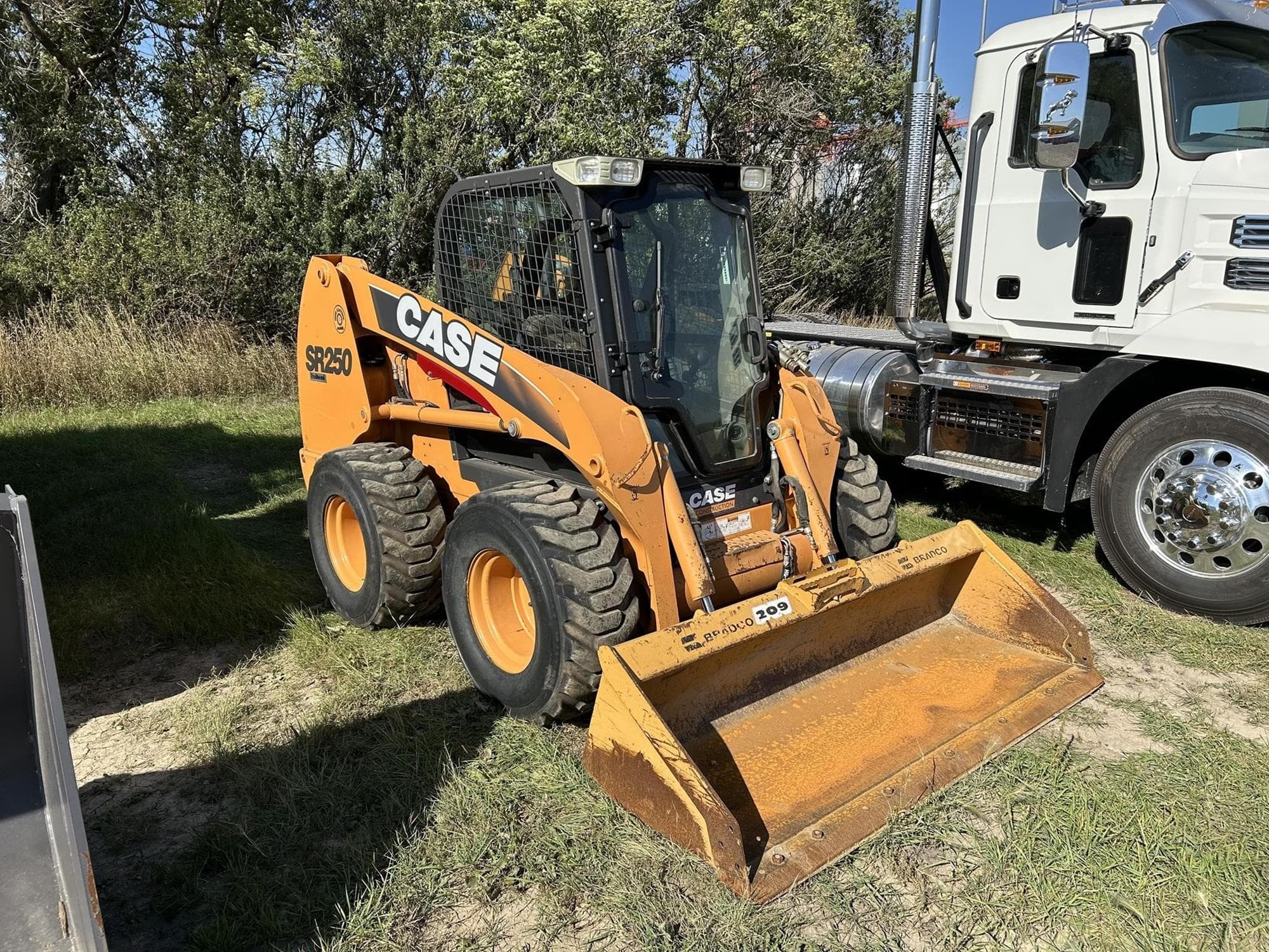 CASE SR250 g1oB2KV.jpeg