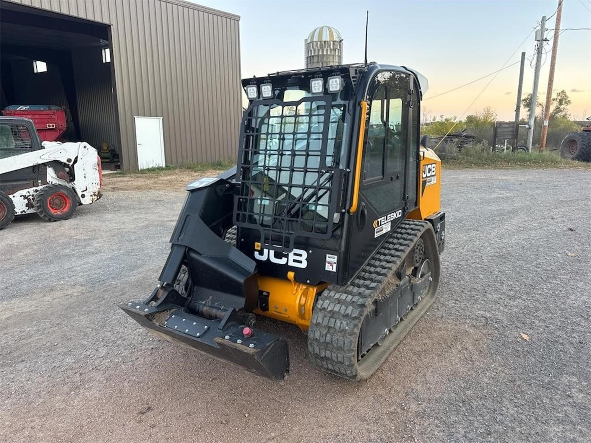 JCB 2TS-7T n%2fXyk.jpeg