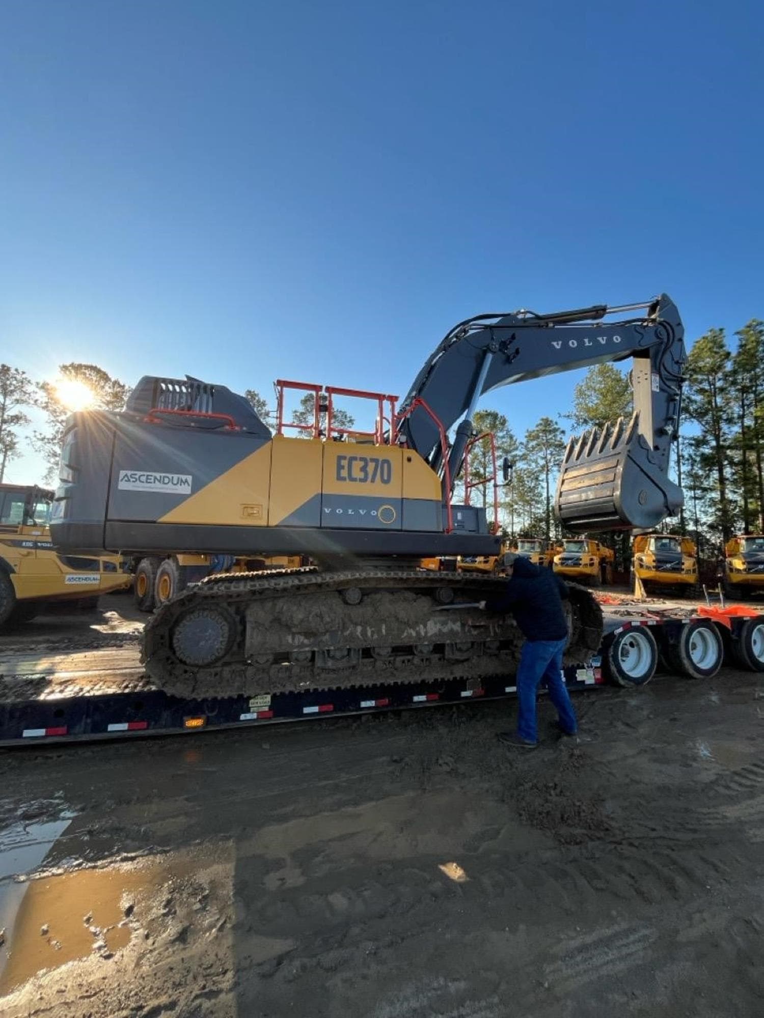 VOLVO EC370 u2EW1Nu.jpeg