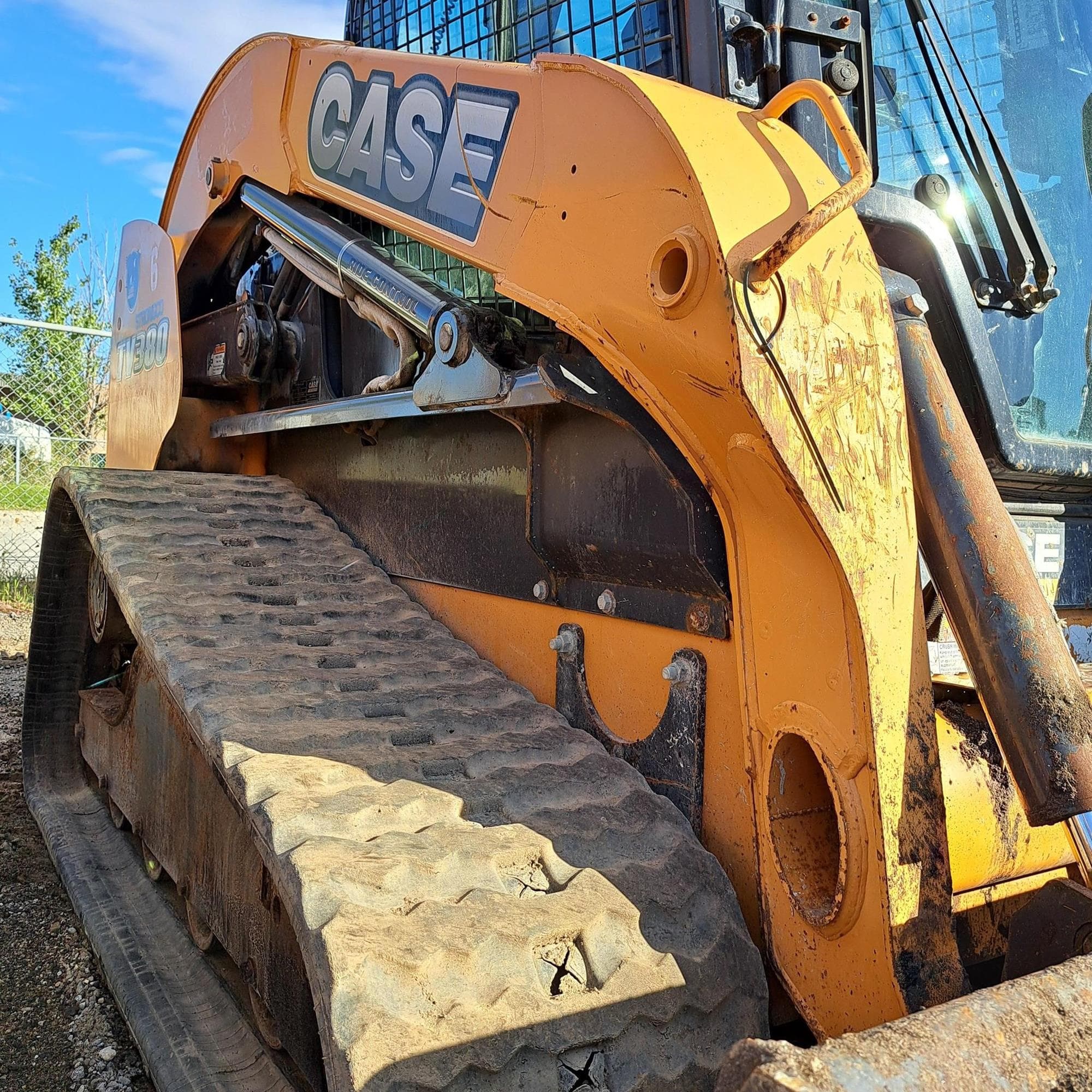 CASE TV380 V%2fJMQ.jpeg