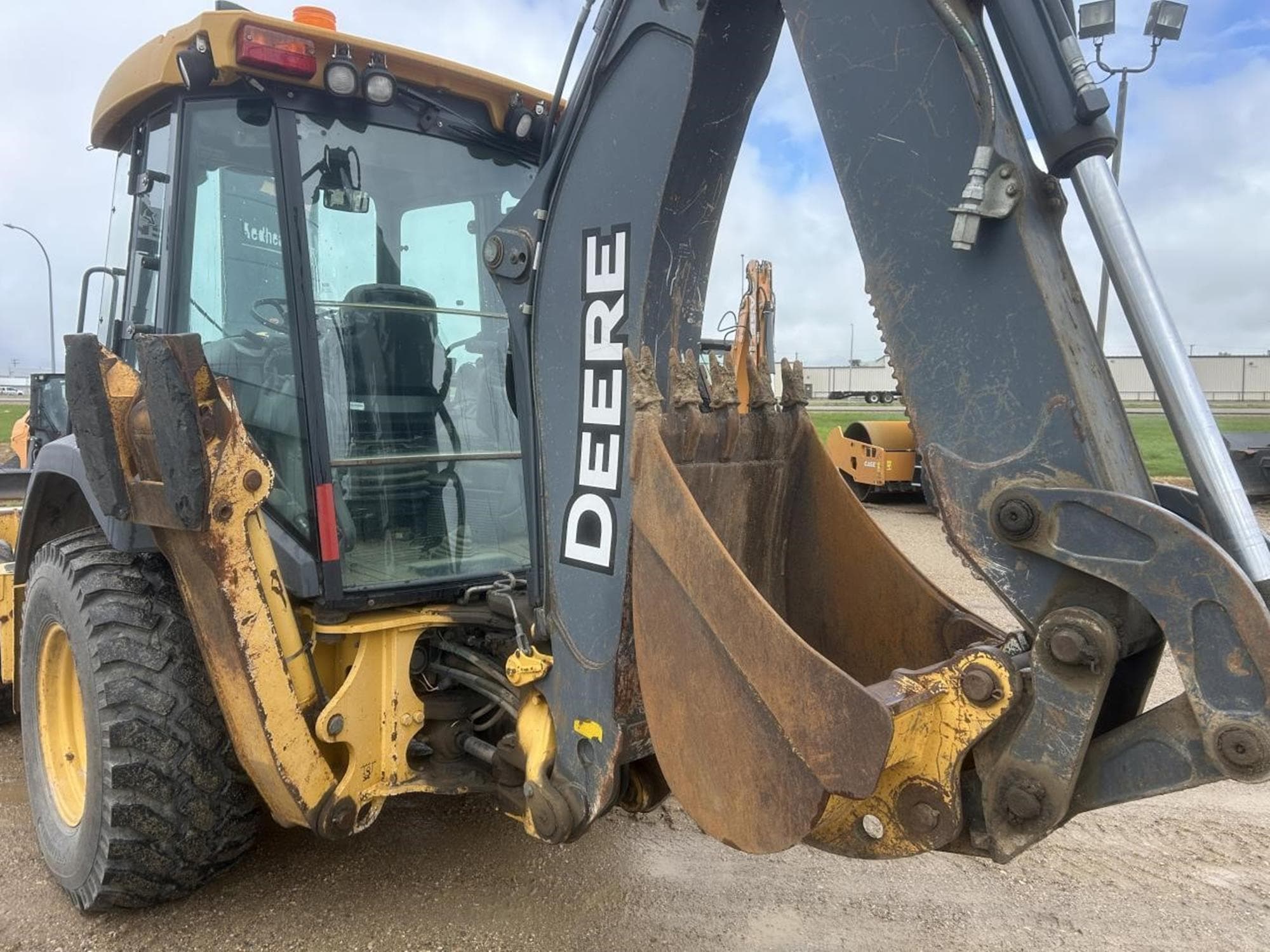DEERE 310SJ fBnxlT3.jpeg