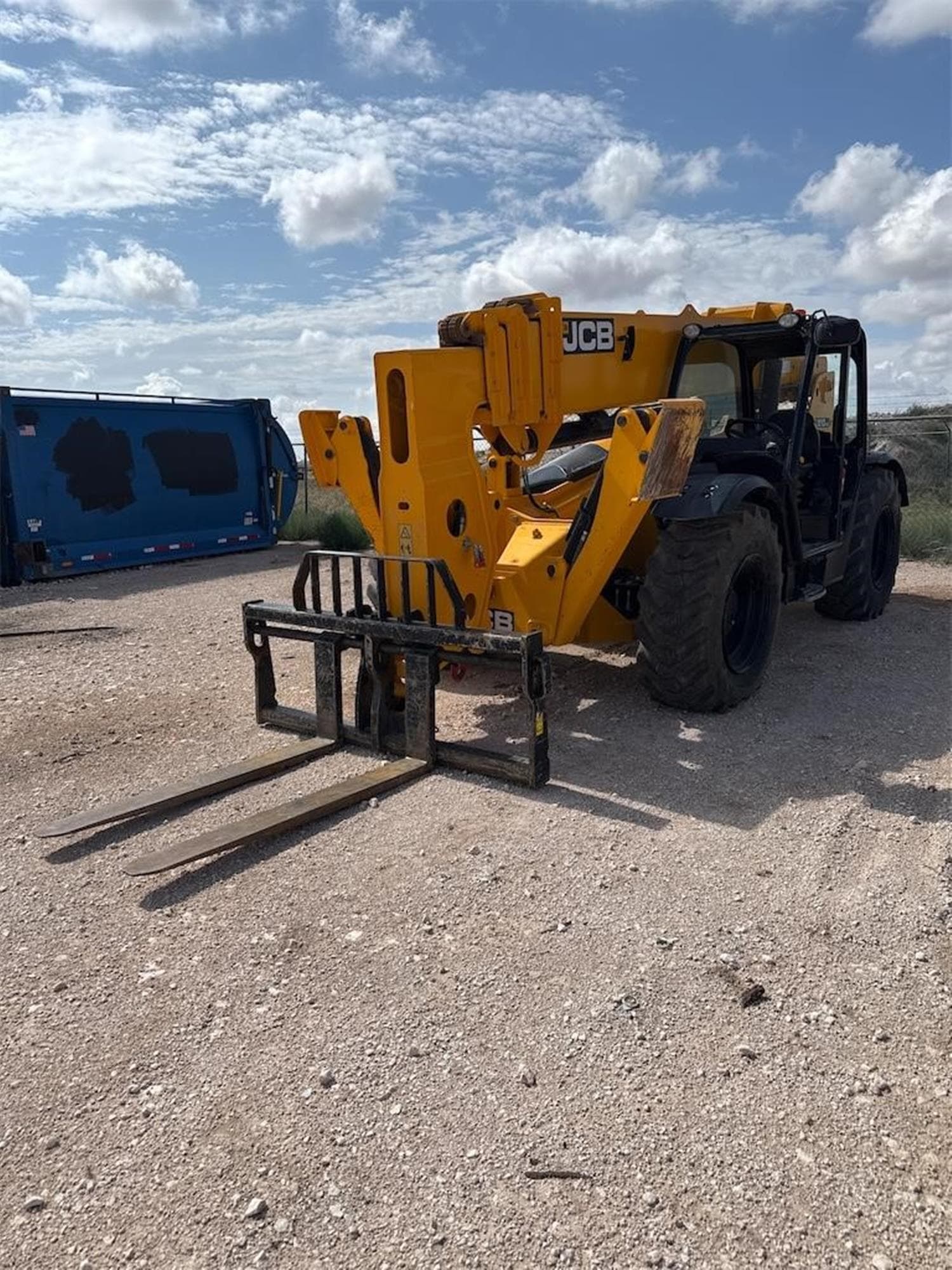 JCB 510-56 iYZhyNV.jpeg