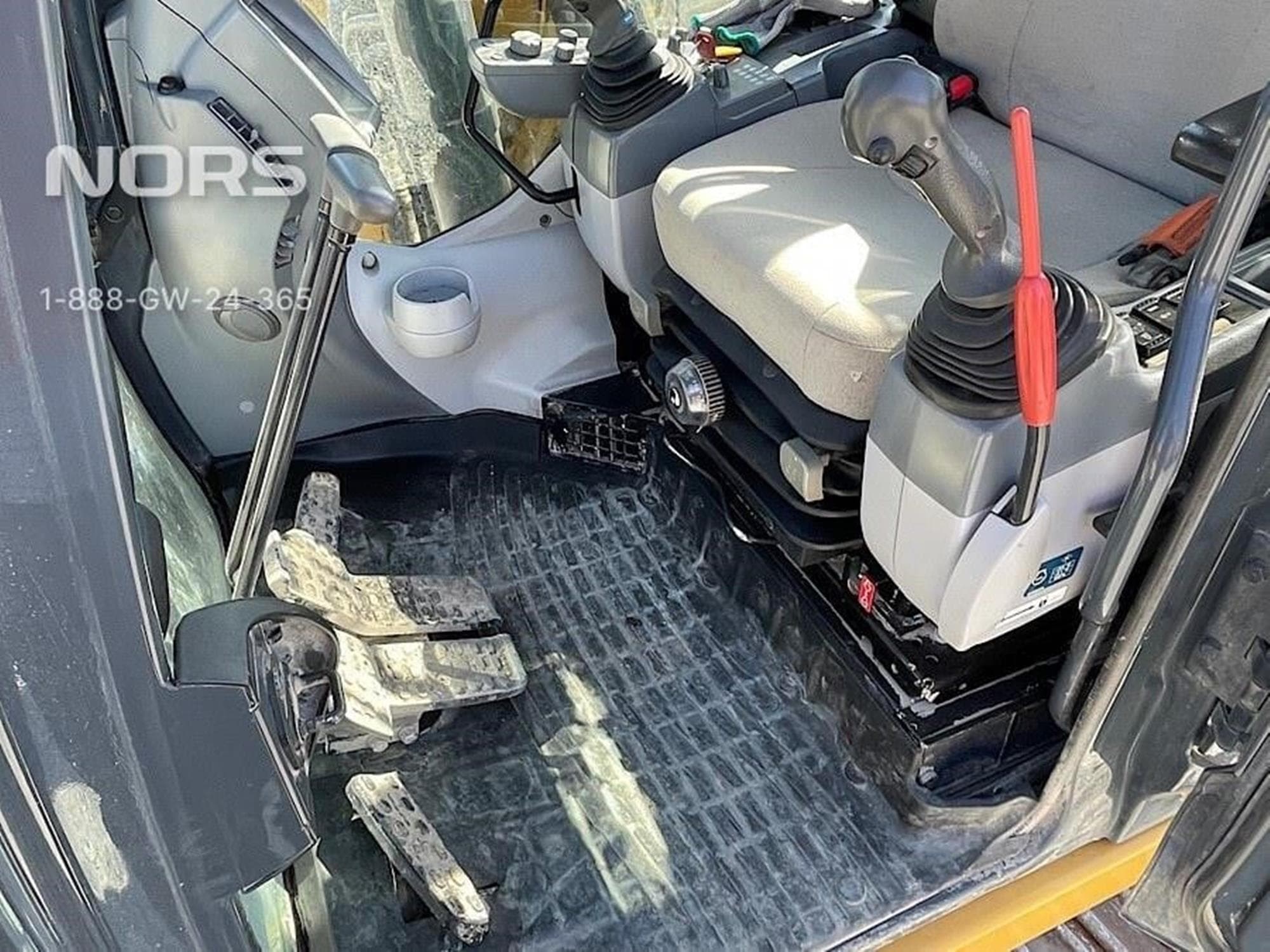 DEERE 135G 6bqf%2b.jpeg