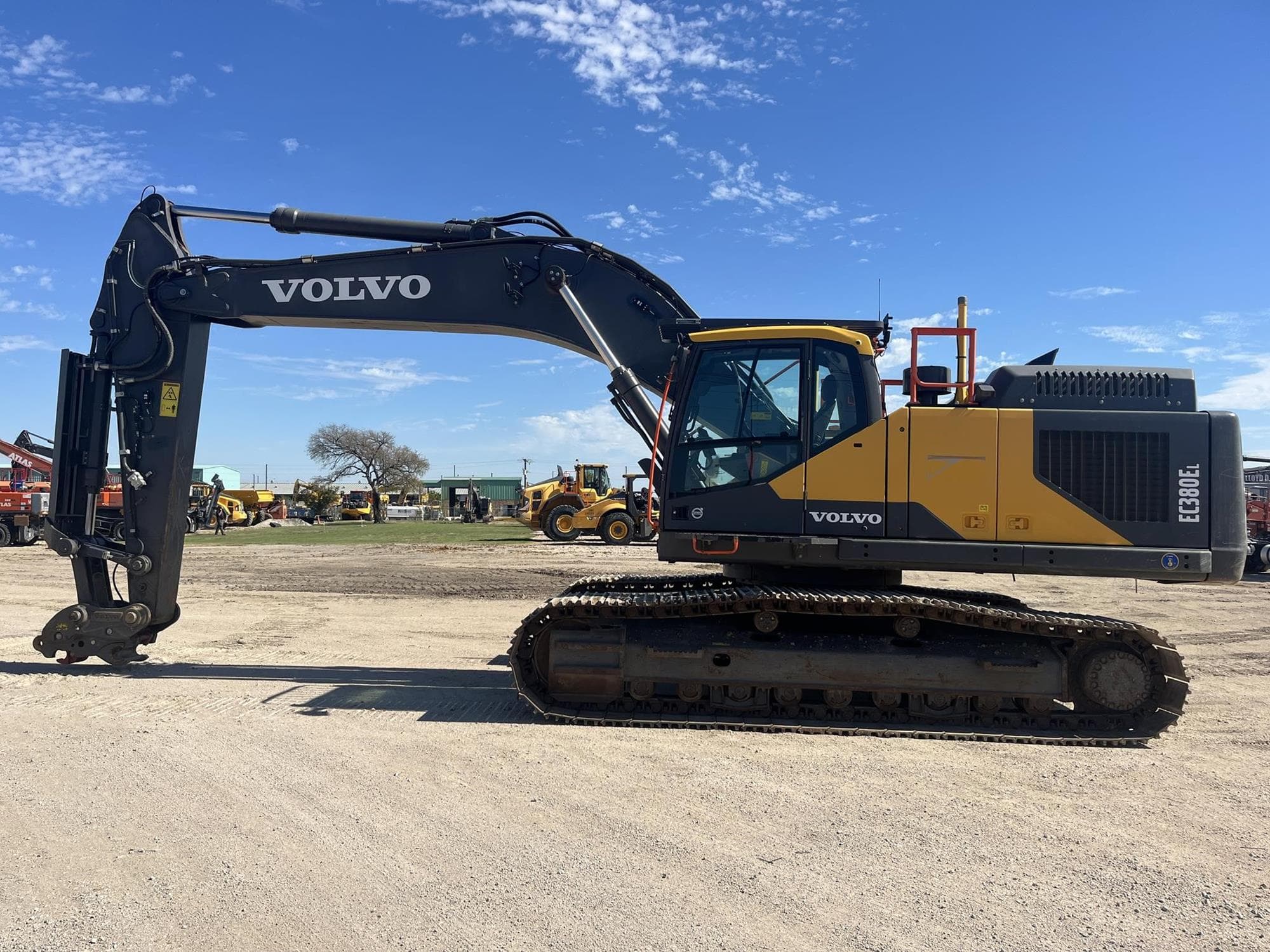 VOLVO EC380EL UyGdXZk.jpeg