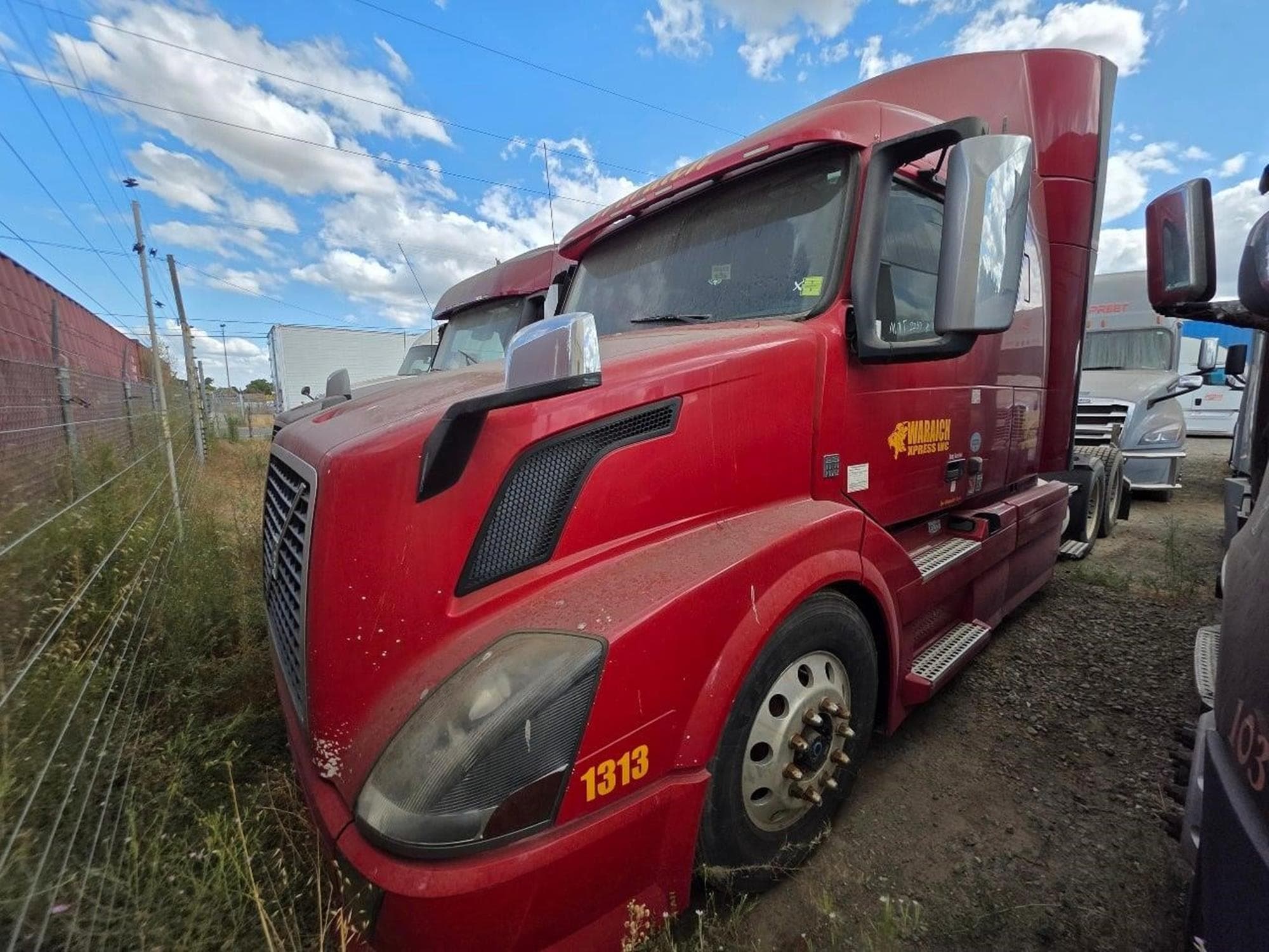 VOLVO VNL64T670 4U8AaOg.jpeg