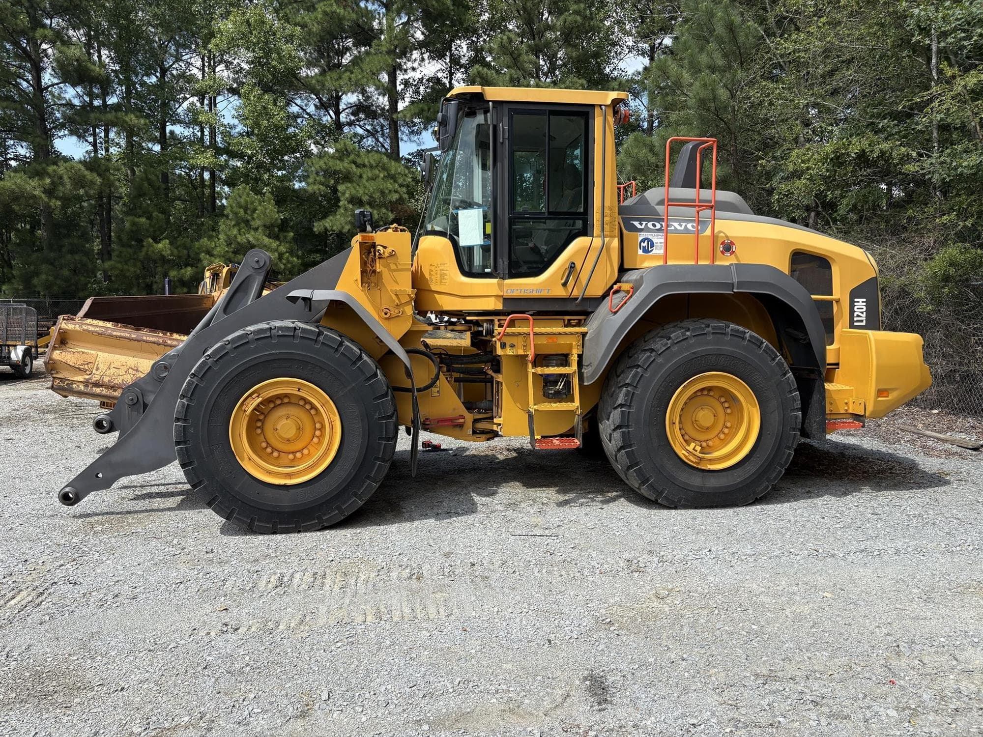 VOLVO L120H b2NrUHi.jpeg