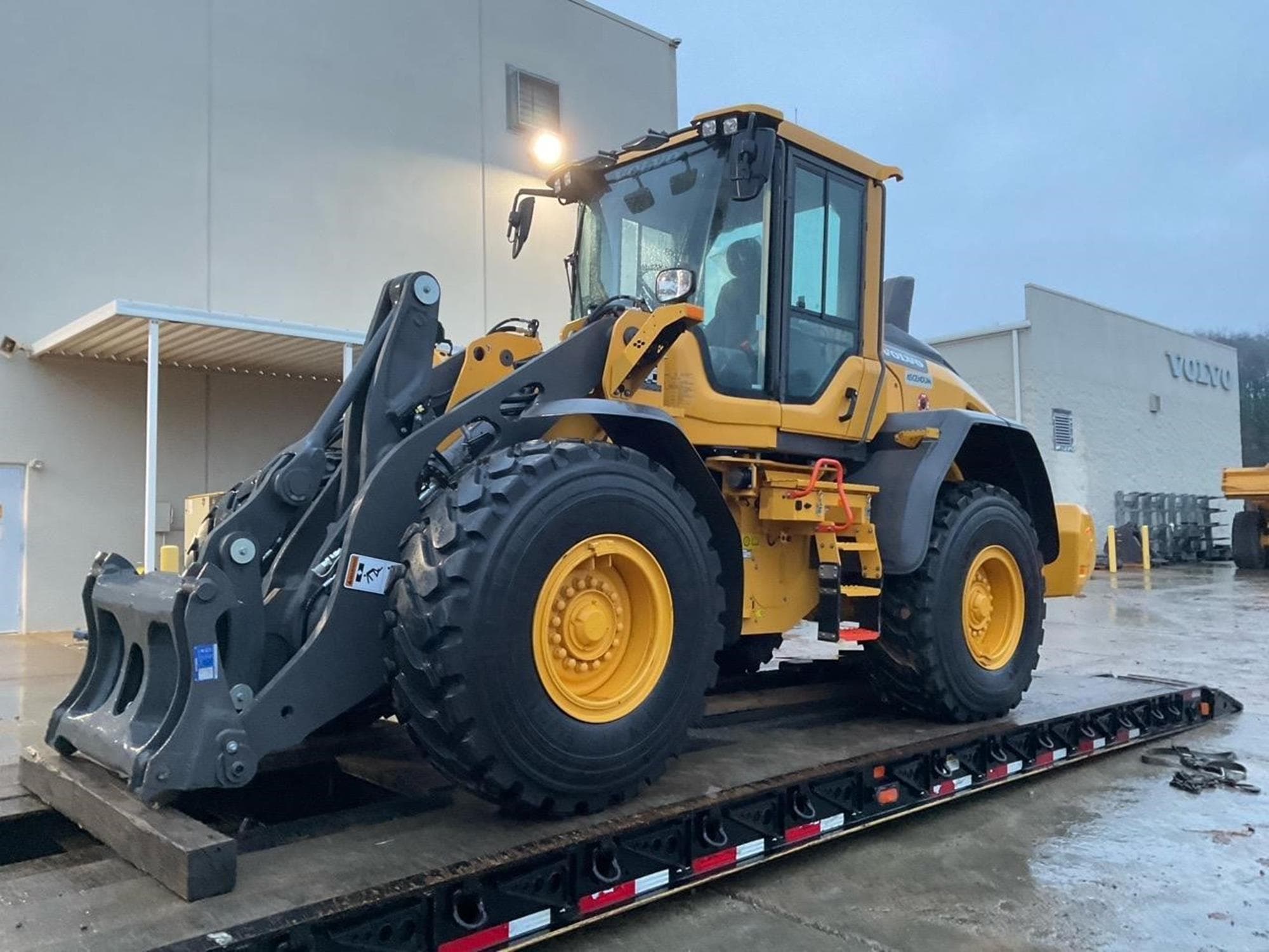 VOLVO L90H %2fYs8S.jpeg