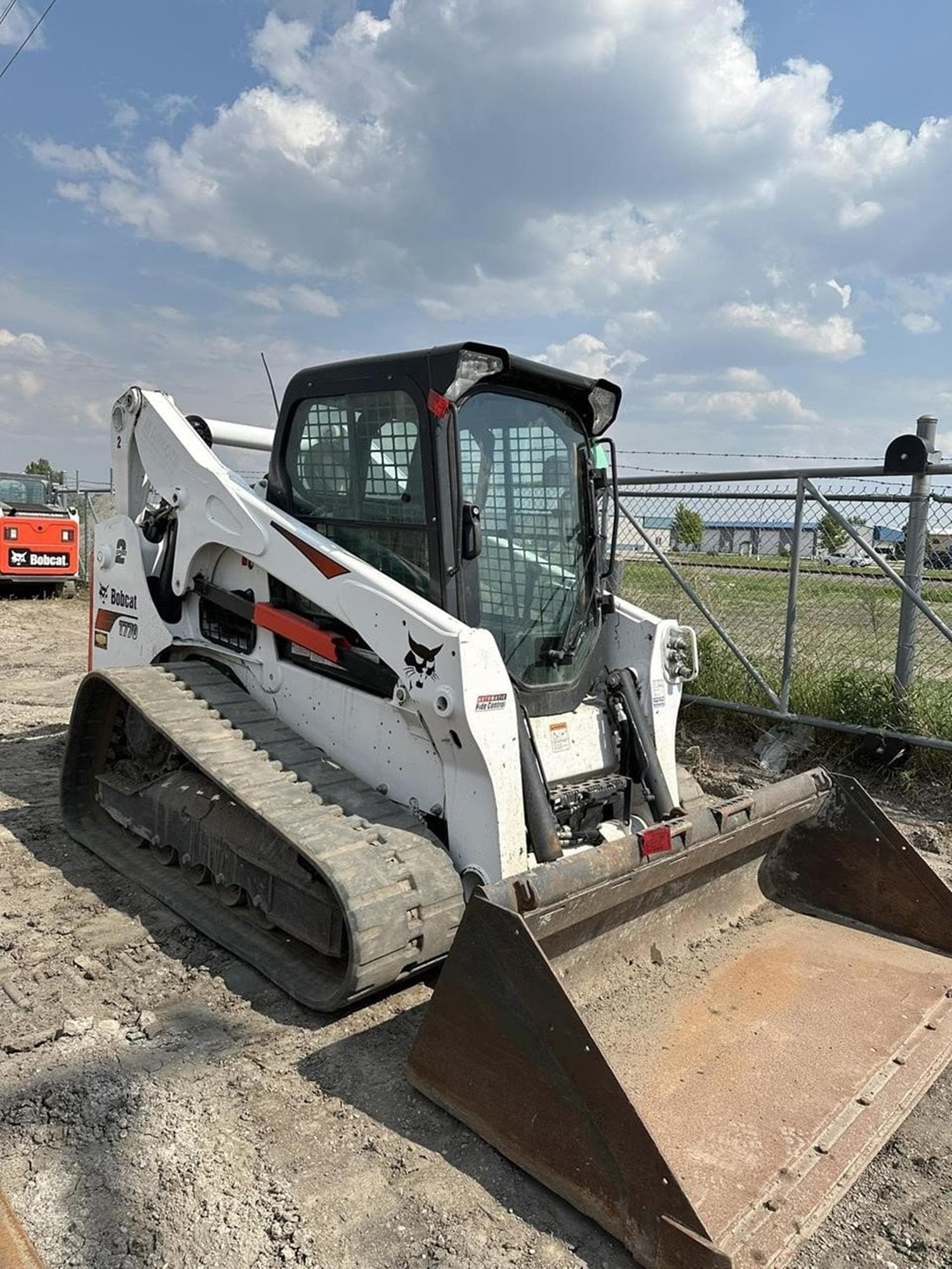 BOBCAT T770 pcdznh6.jpeg