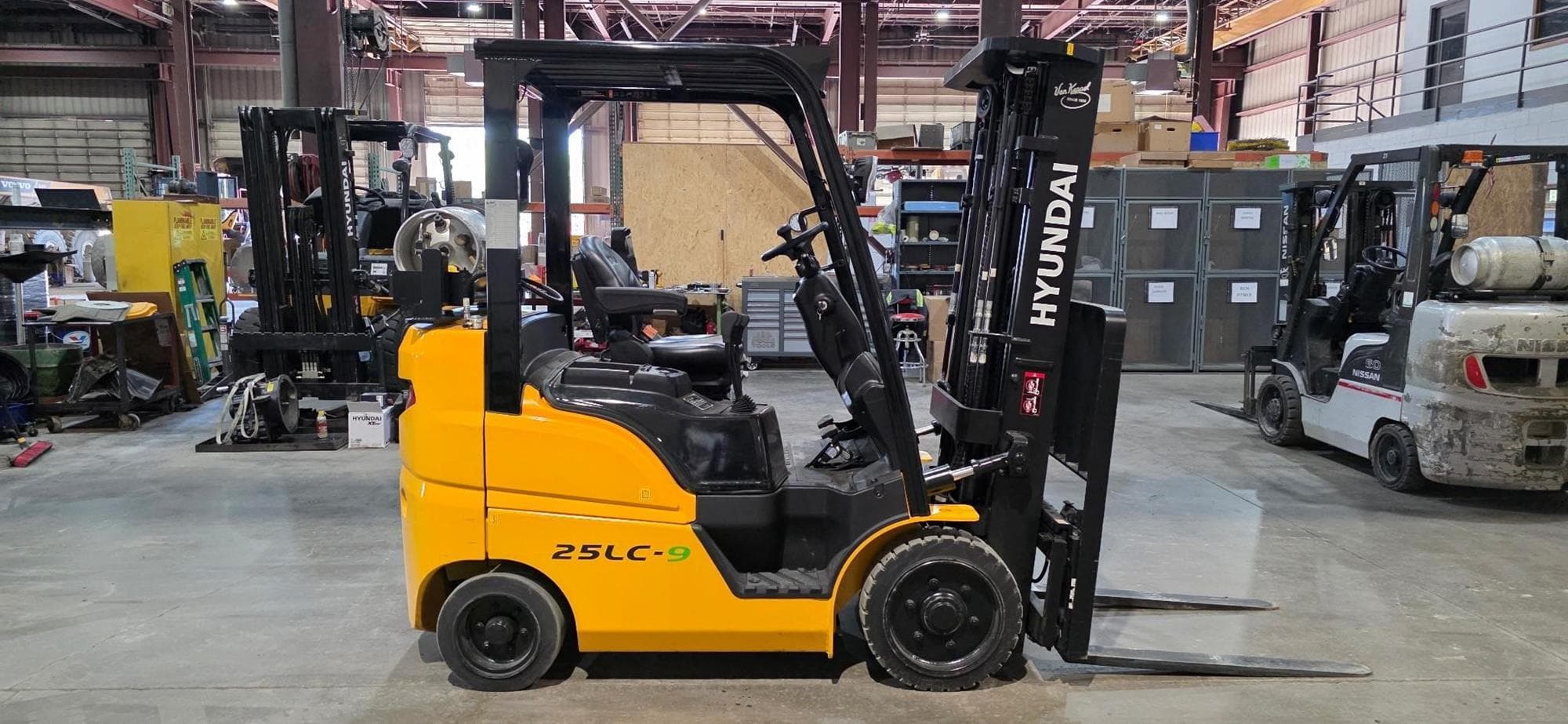 HYUNDAI 25LC-9 IlYUxHL.jpeg
