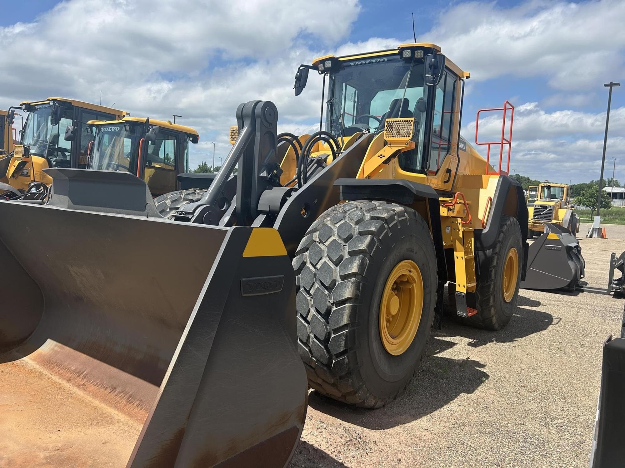 VOLVO L150H kiBhSKh.jpeg
