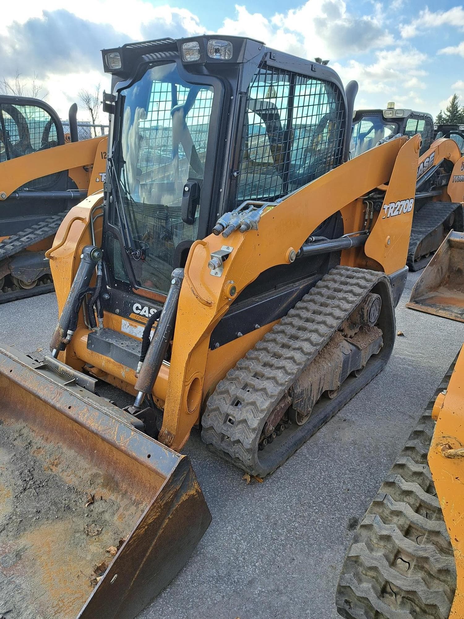 CASE TR270B 6ZlQQBe.jpeg