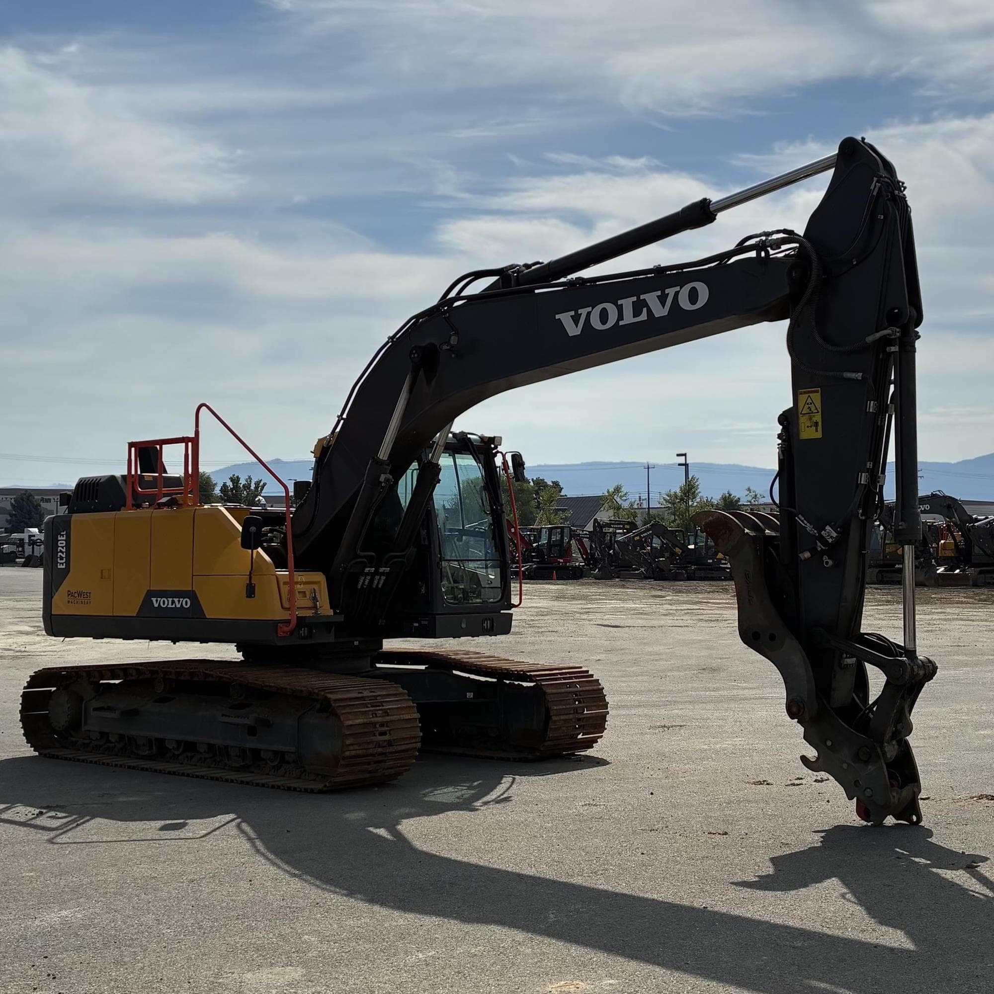 VOLVO EC220EL Q96b2OB.jpeg