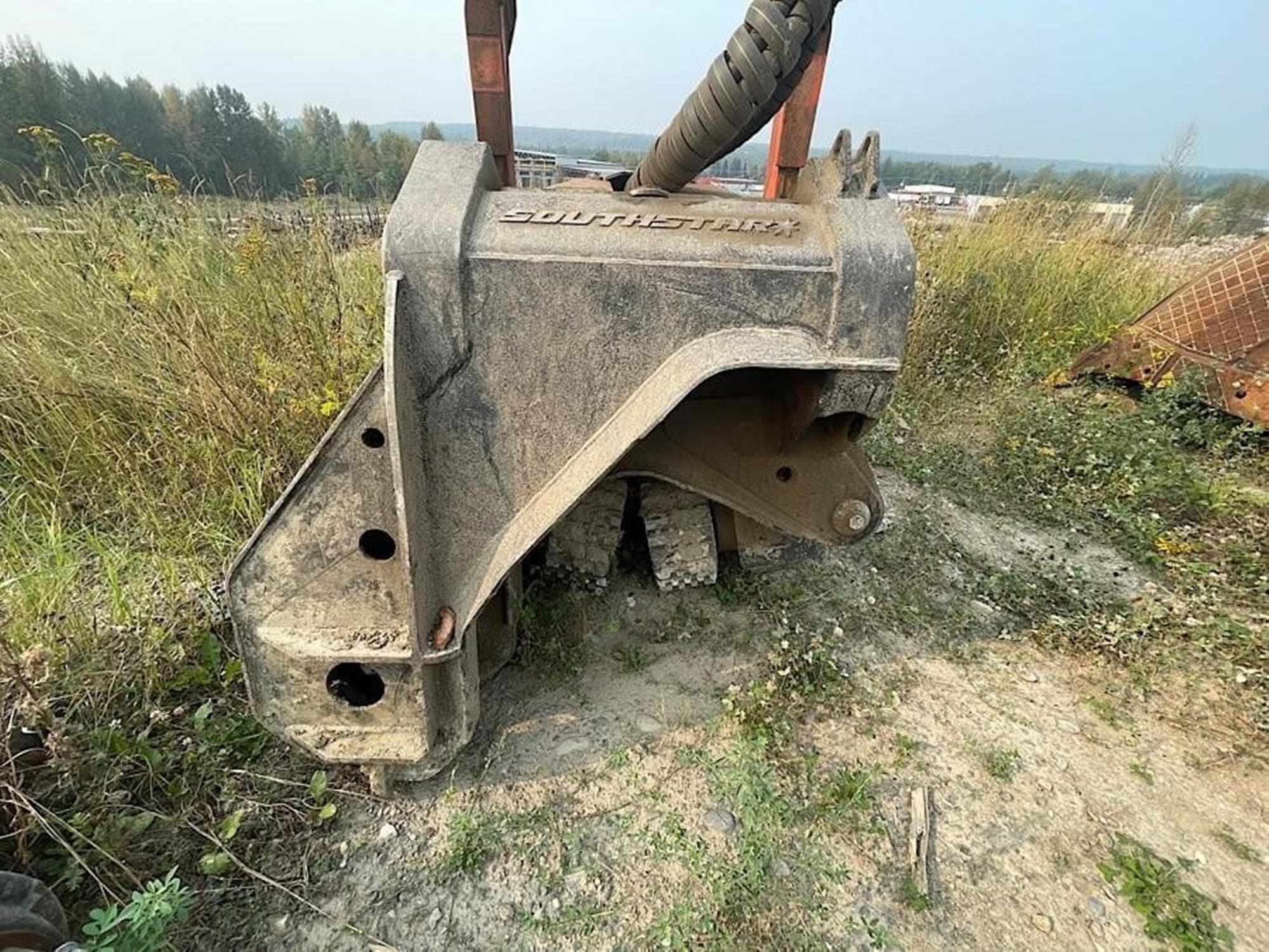 VOLVO EC220EL CbrkMgS.jpeg