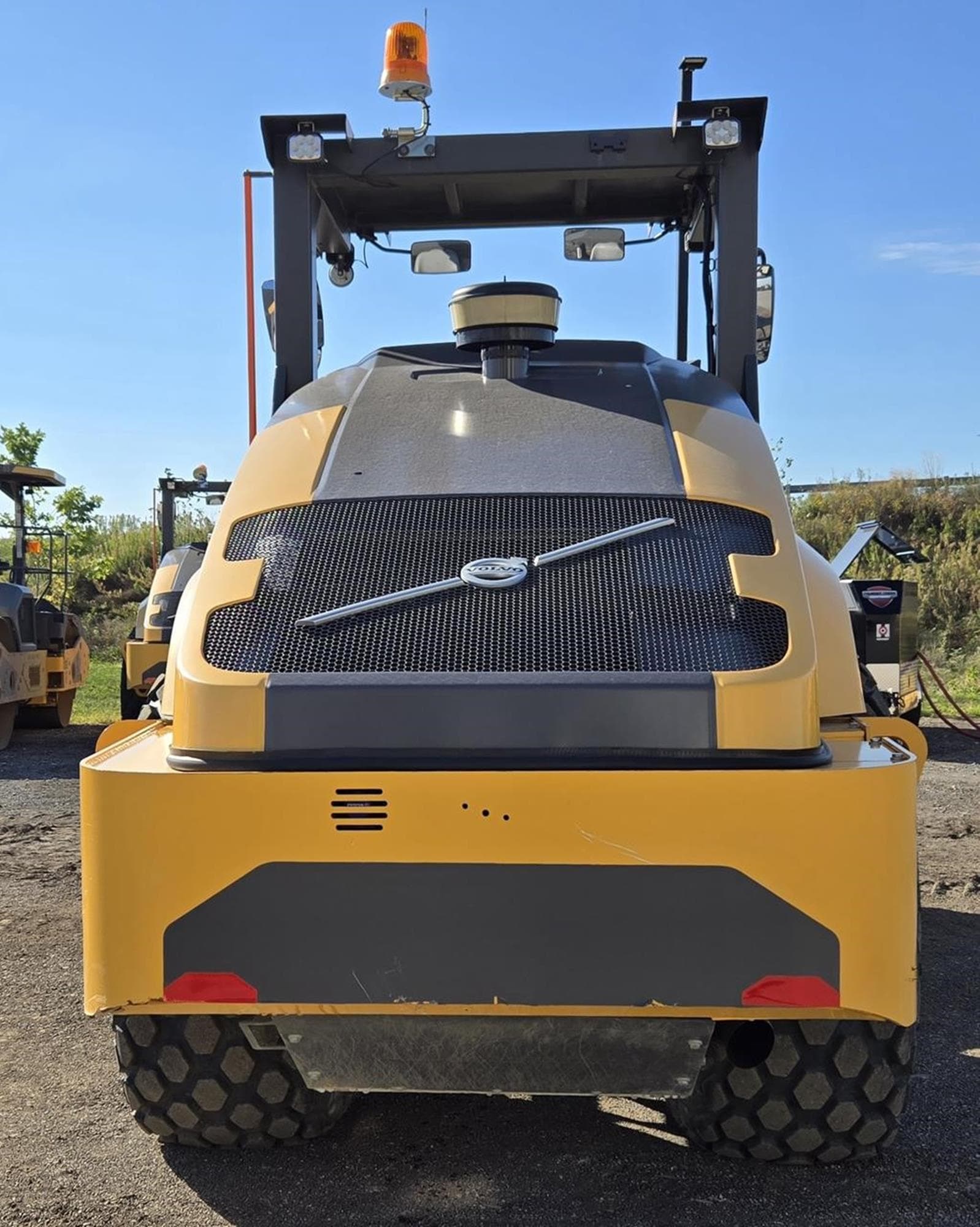 VOLVO SD115B mkOOijz.jpeg