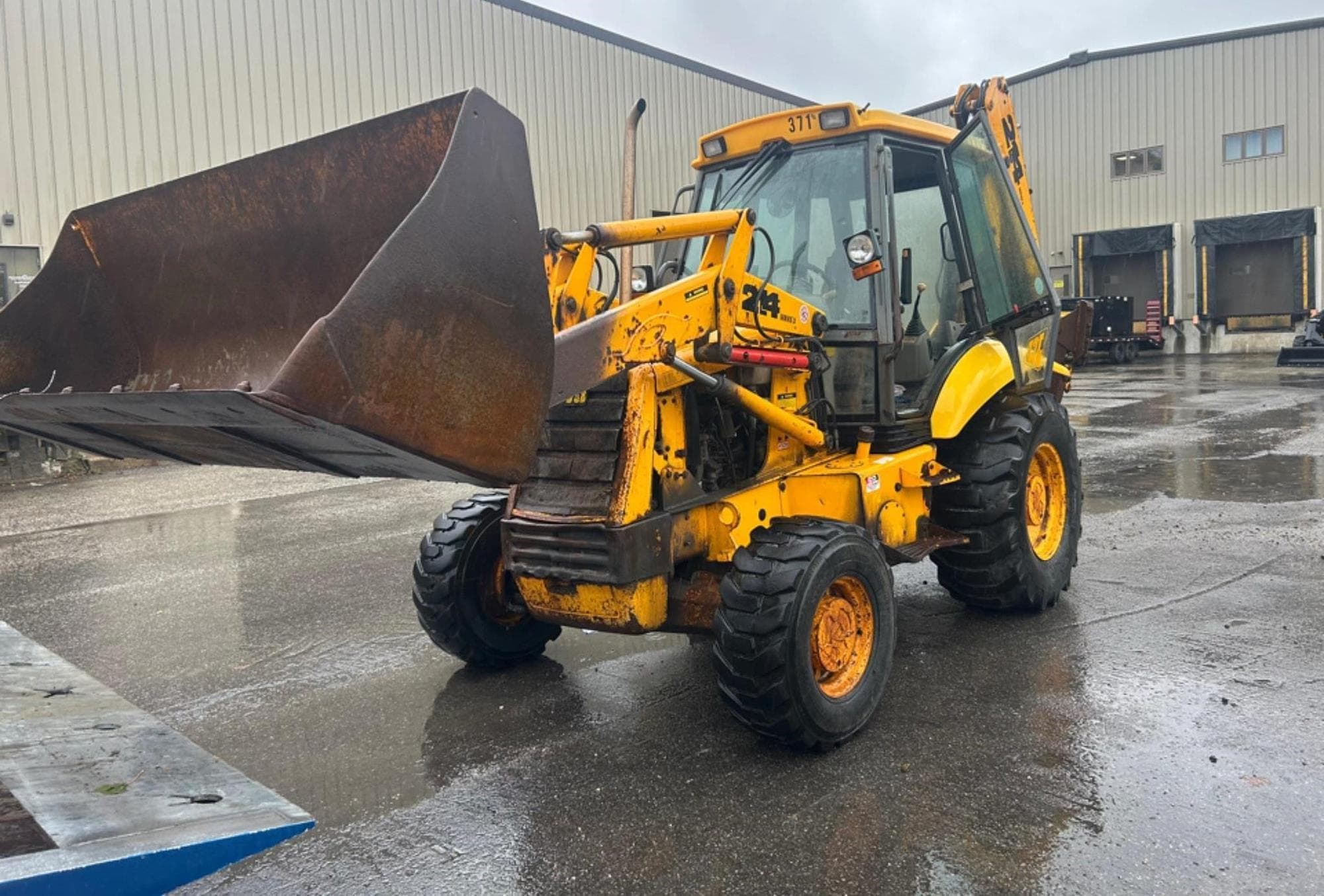 JCB 214 gXW0qnY.jpeg