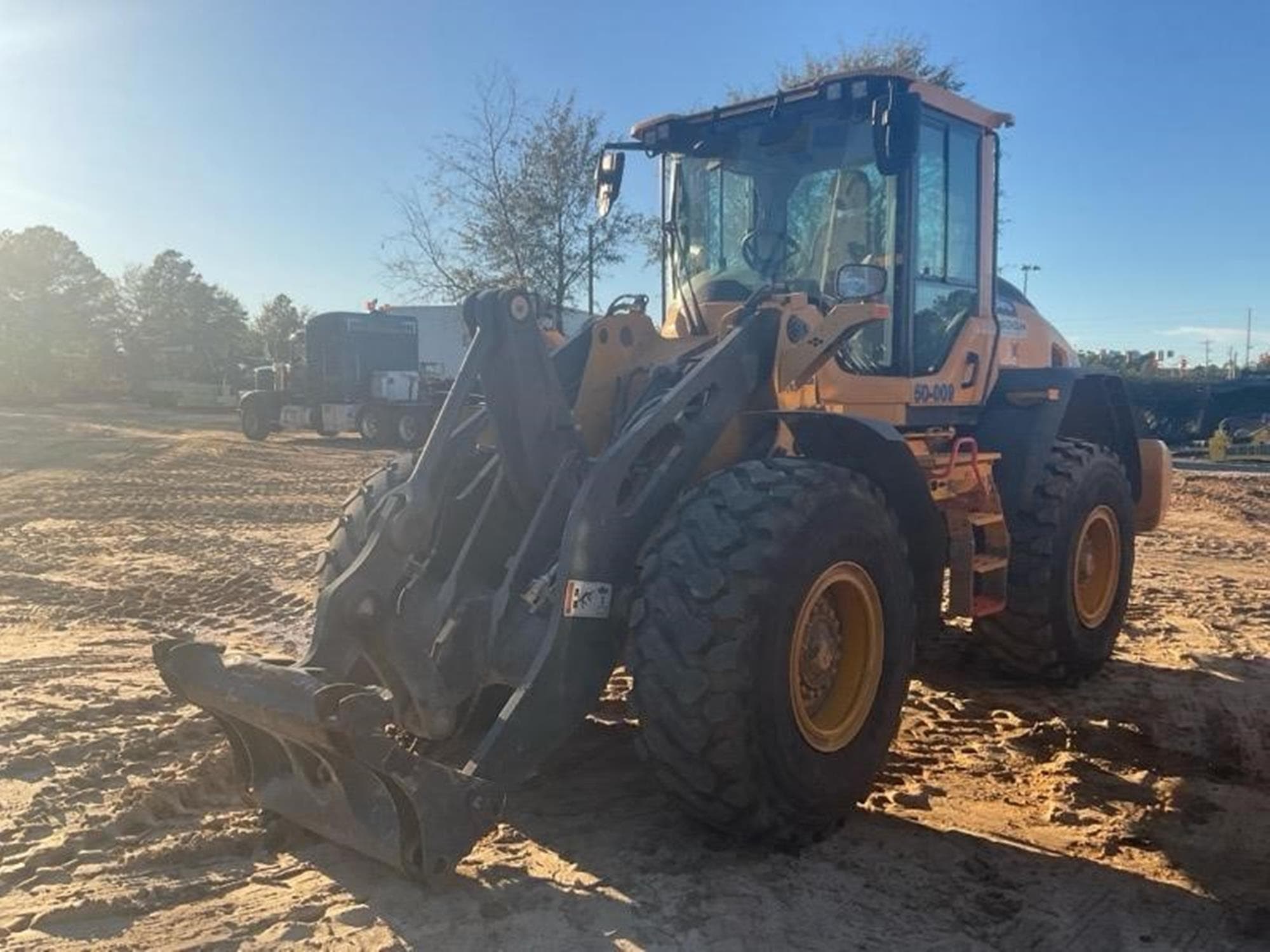 VOLVO L70H ub14yDk.jpeg