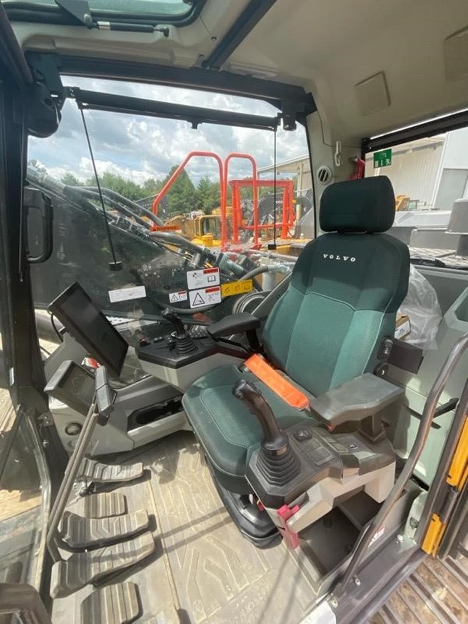 VOLVO EC230FL5 xk9E6wU.jpeg