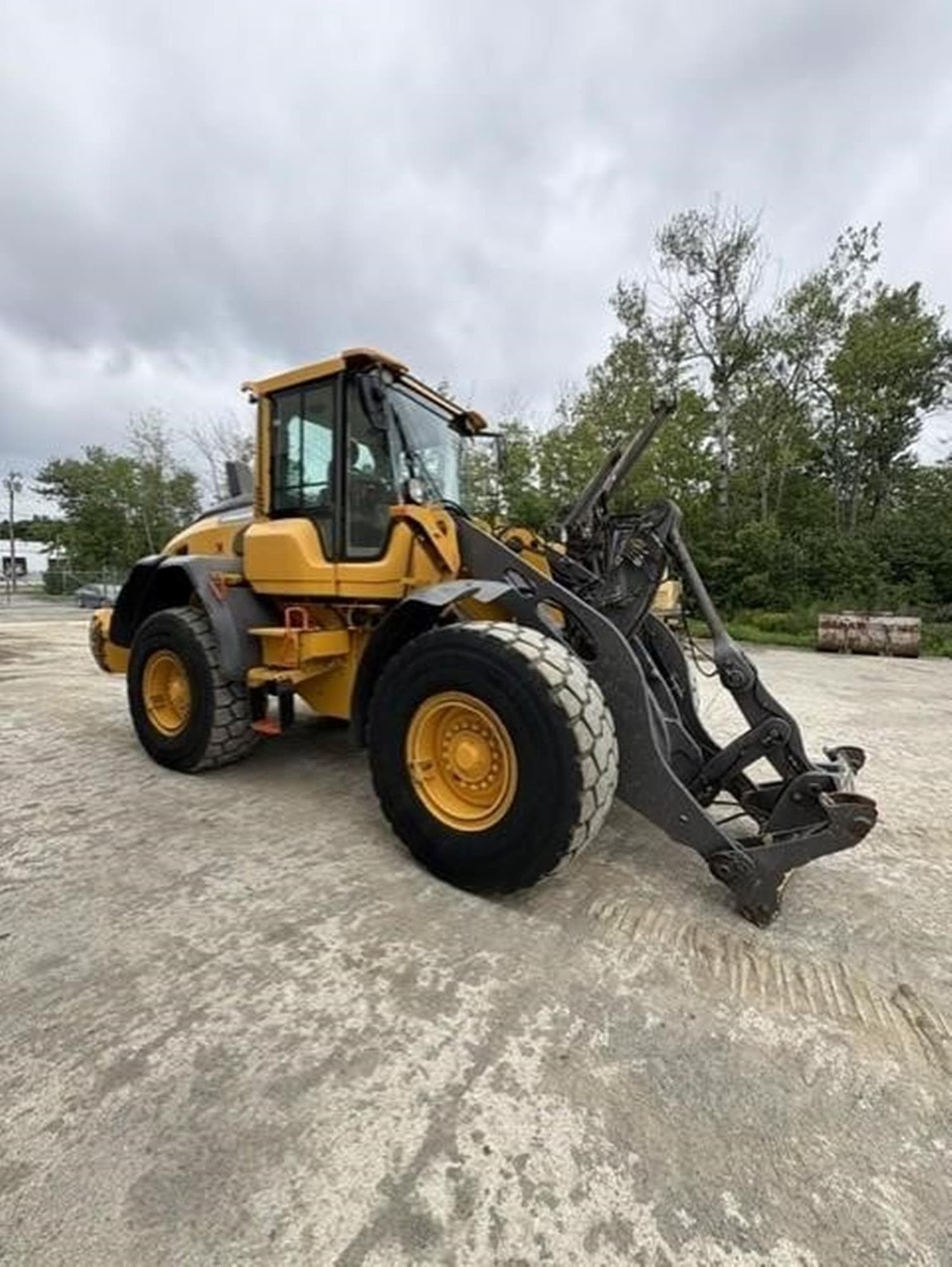 VOLVO L90H 6WJAdNS.jpeg