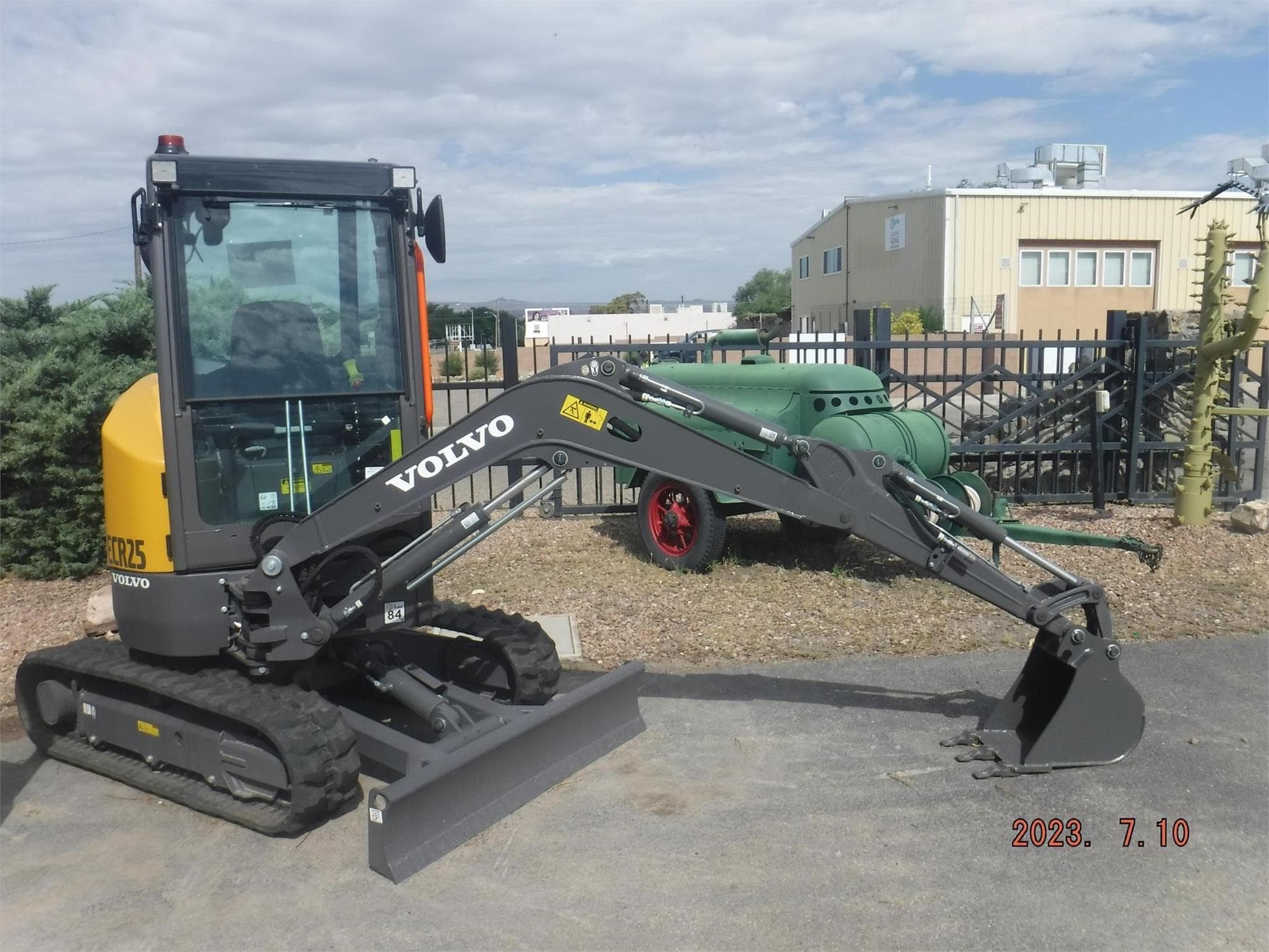 VOLVO ECR25 ELECTRIC xzFyD5S.jpeg