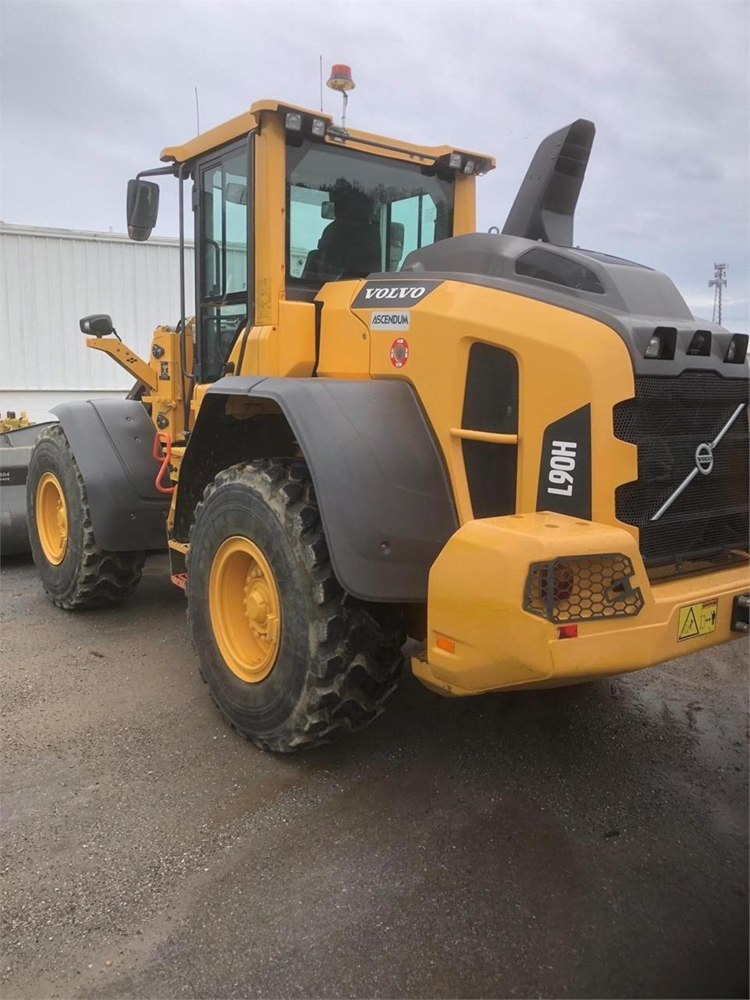 VOLVO L90H UqHgMSq.jpeg